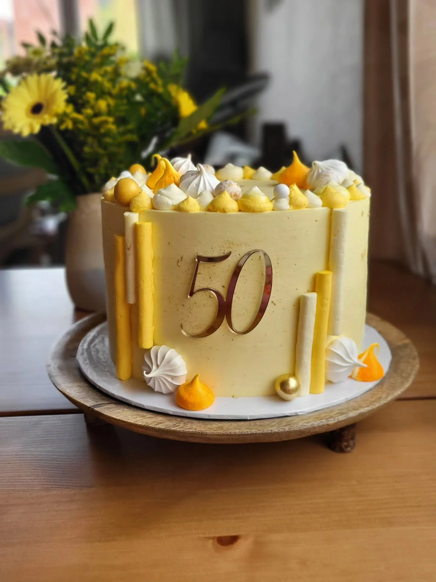 ✨️🥭 Raffaello Mango-Maracuja Torte 🥥

Nach langem habe ich wieder einmal ein Torte gemacht.

Die Torte war f&uuml;r meine kleine Schwester 🤭

Gebacken hatte ich Vanille Wunderb&ouml;den. Gef&uuml;llt war die Torte mit einer Raffaello Mascarpone-Sa