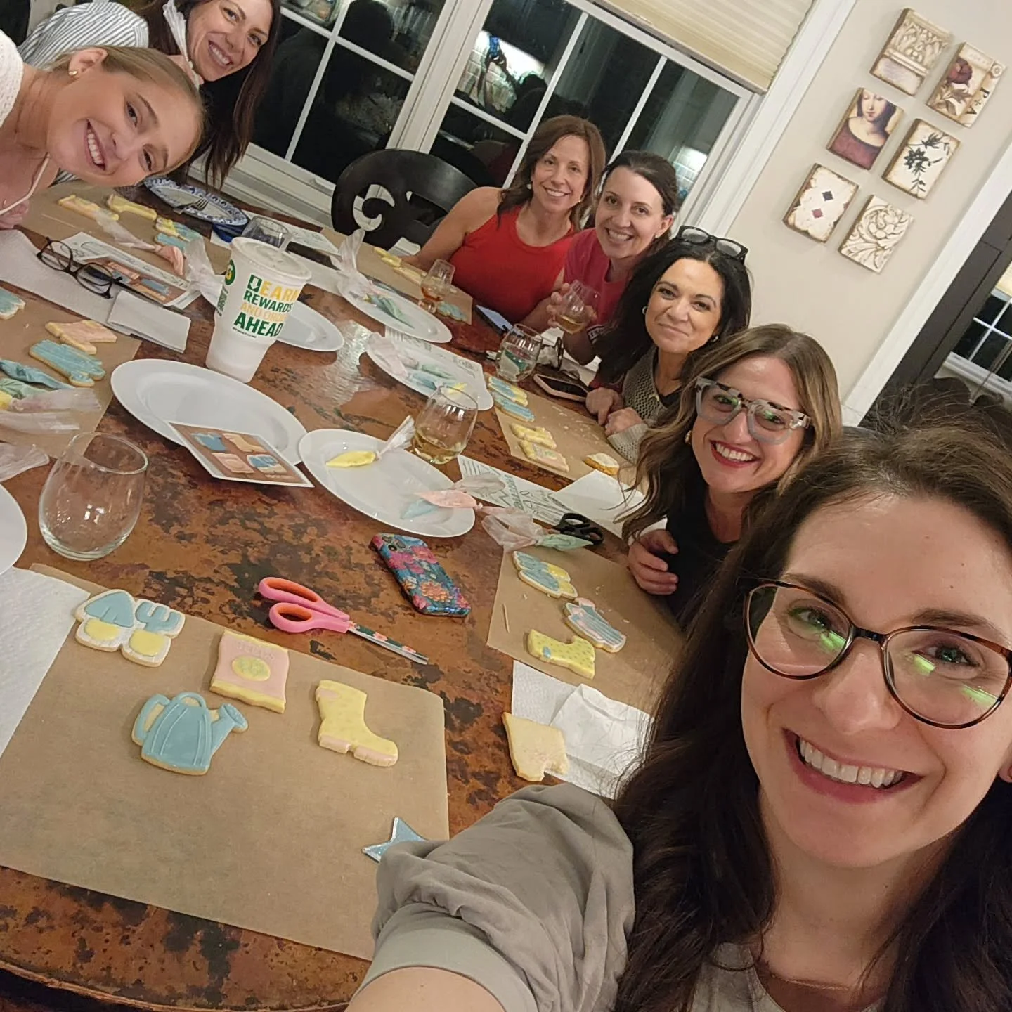 POV: your girls&rsquo; night just got a lot sweeter 🍪✨
Private cookie decorating classes are now available! Perfect for team building, birthdays, or any excuse to gather &amp; giggle. 💕

📩 Message me to book your sweet night in!

#cookieclass #swe