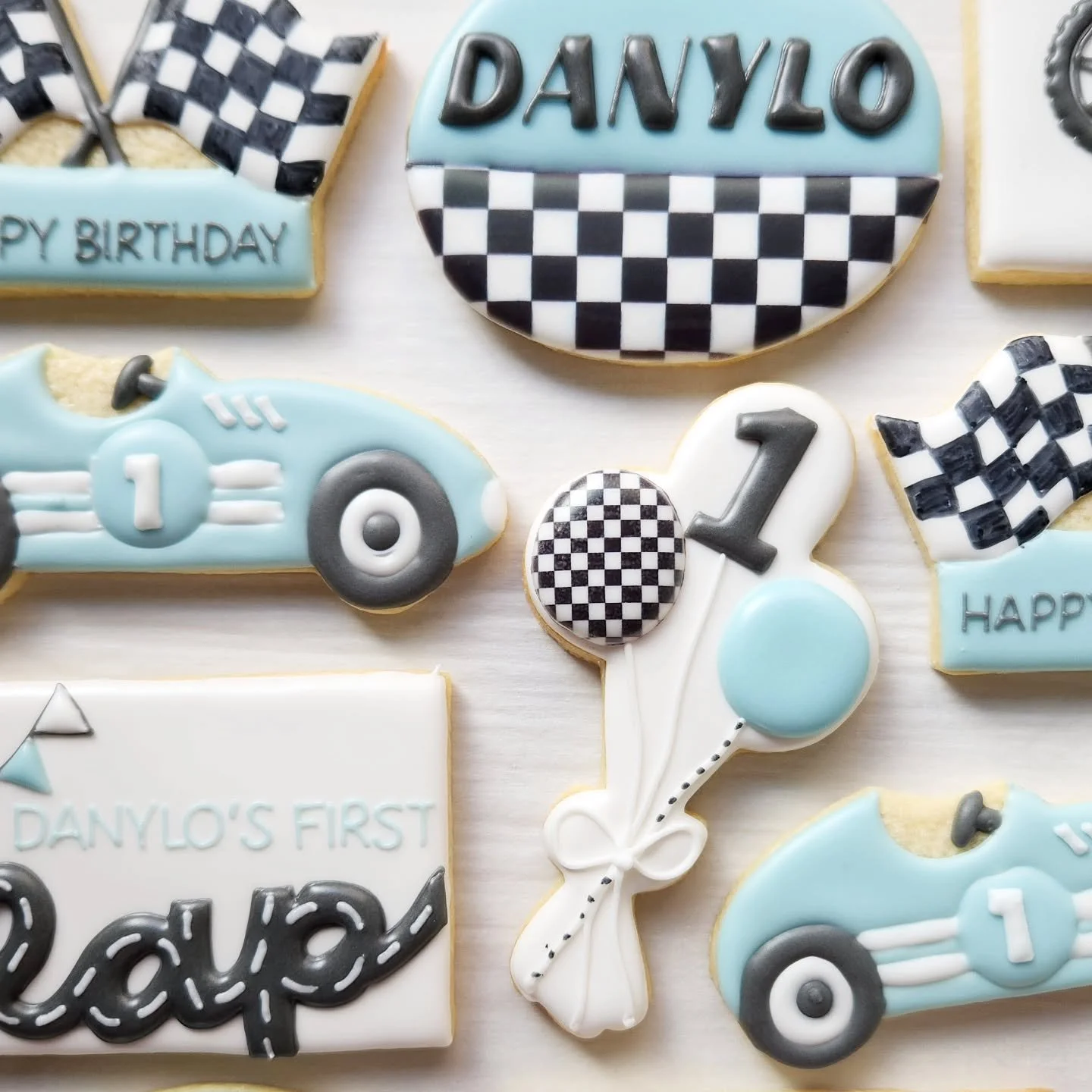 Danylo's First Lap 🏁🏎️🎈

#firstbirthdaycookies #firstlapcookies #customsugarcookies #edibleart #eddieprinter #bakingbaysweeter #peckyeah #PeckBakingCo