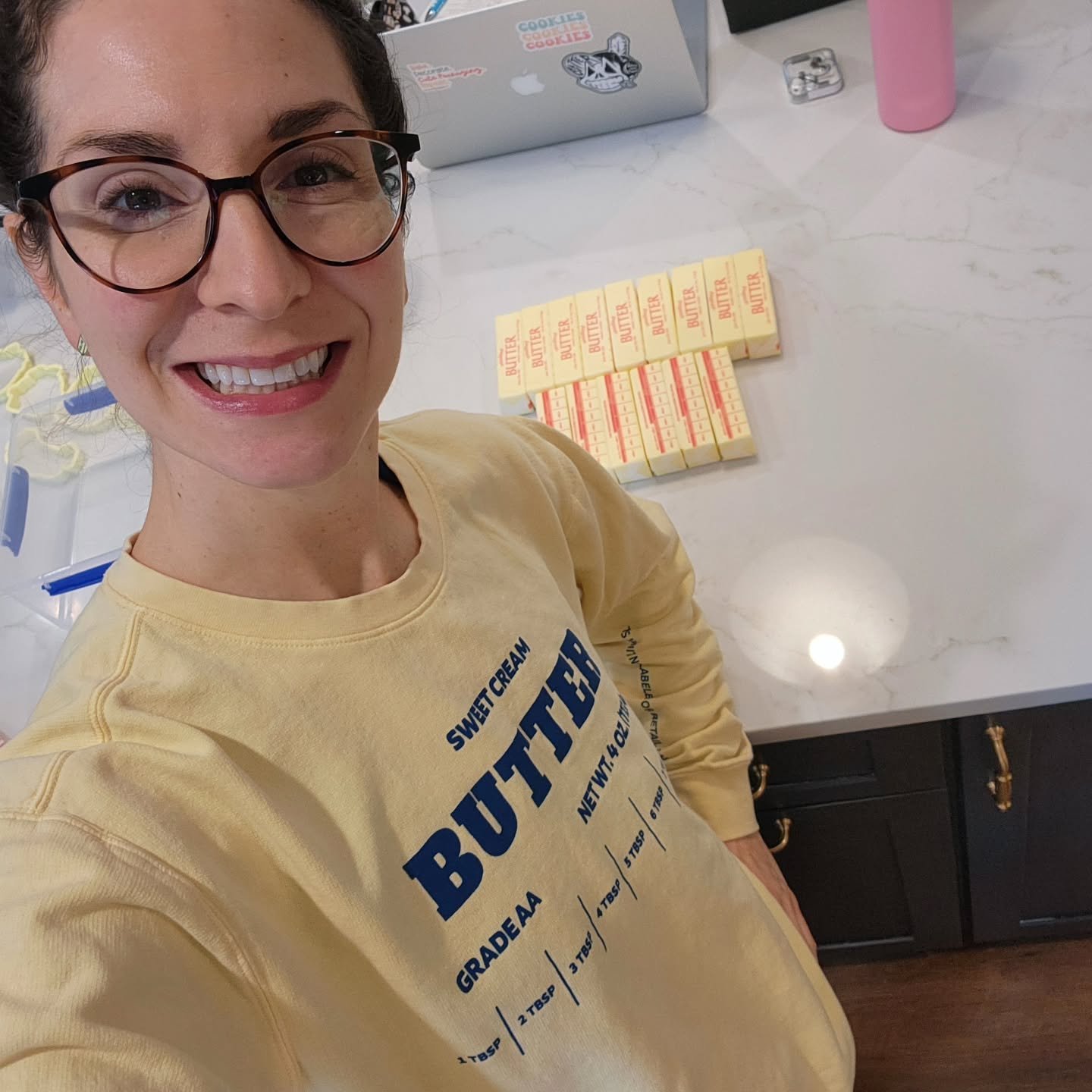 It's one of my favorite holidays!! Swipe to see the butter cookies I made for my fave @jenni_pops a little while back!! 🧈

Always repping @bakeryteeco

#nationalbutterday #butter #bakeryteeco #yourneighborhoodcookielady #butterlady #bakingbaysweeter