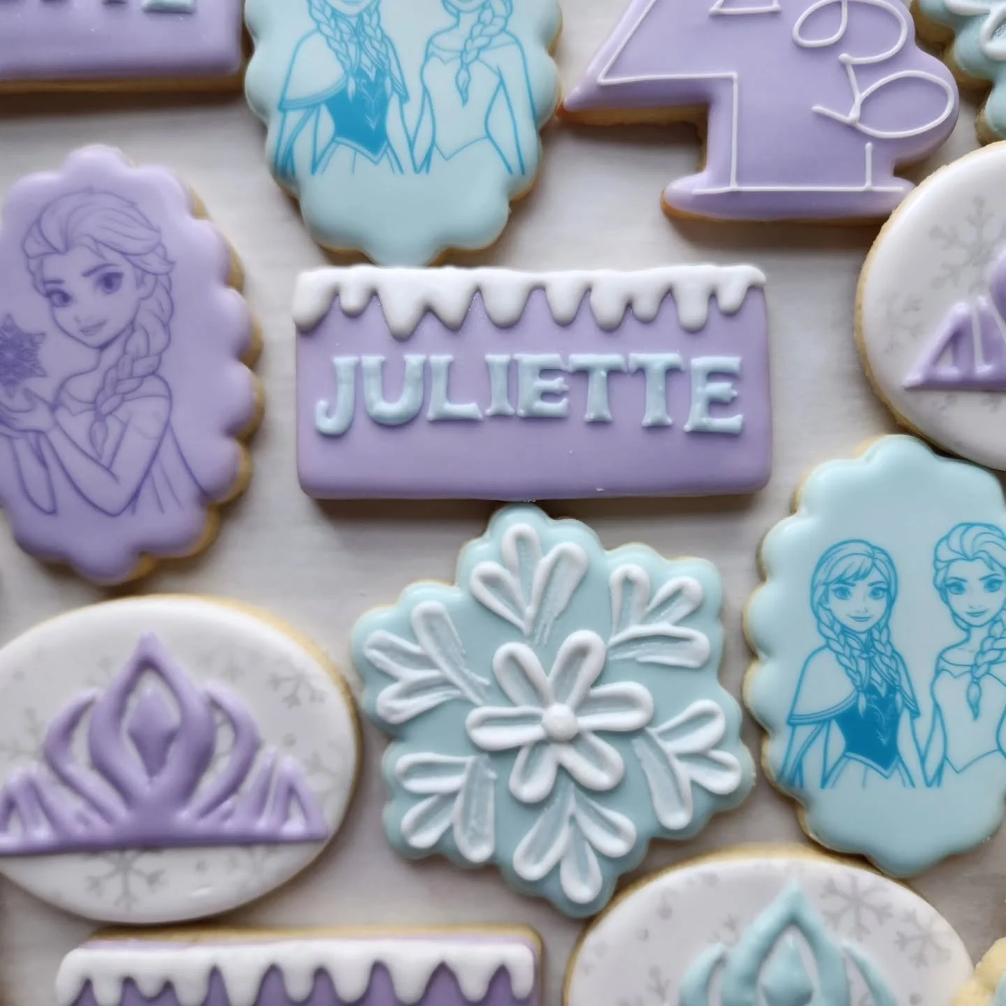 Had a blast celebrating our girl turning 4 over the weekend! She loves all things Frozen, so of course her party was themed "Four the First Time in Forever!" ❄️🥳

Made a banner in Canva and printed it at Walgreens, and I think it turned ou