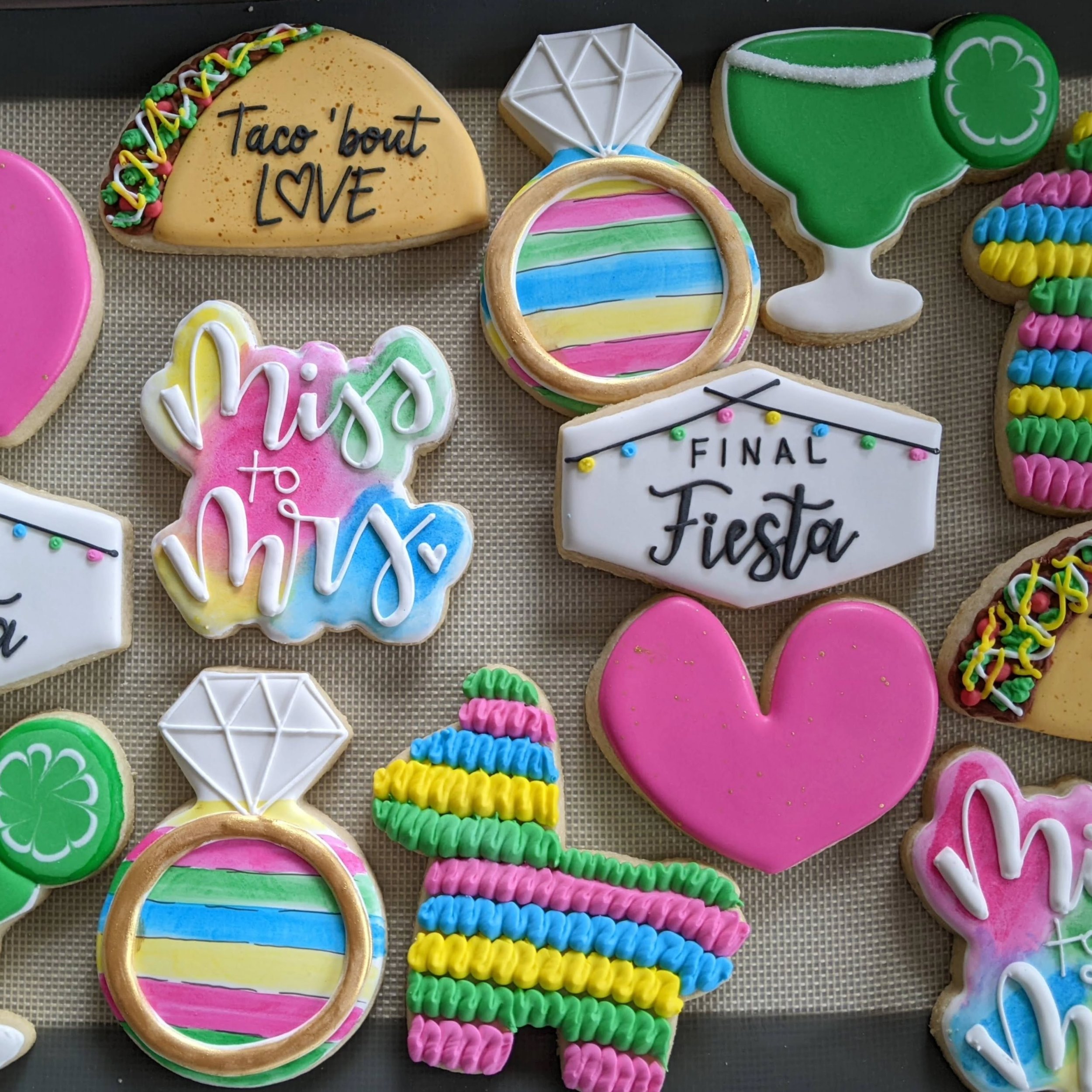Happy Cinco de Mayo/Teacher Appreciation Day!! 

#cincodemayo #tacocookies #teacherappreciationcookies #customsugarcookies