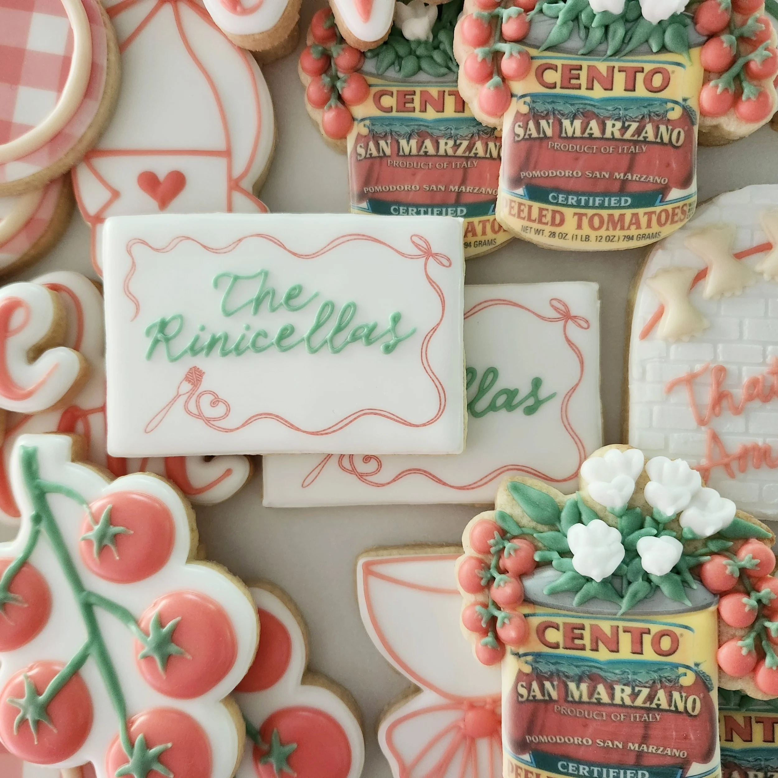 This set was a dream to create. The Cento can has been on my bucket list for awhile and I was so excited to finally make it! 

#ThatsAmore #italiancookies #thatsamorecookies #bridalshowercookies #bridalcookies