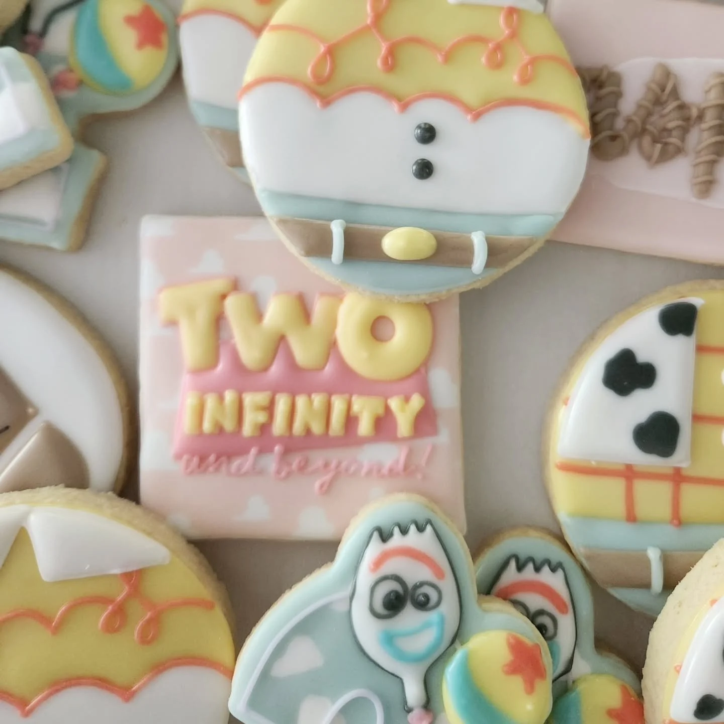 I've done a few Toy Story themed birthday cookie sets, but it was a fun challenge to make it girly 🤠🎀

#toystorycookies #twoinfinityandbeyond #birthdaycookies #secondbirthdaycookies