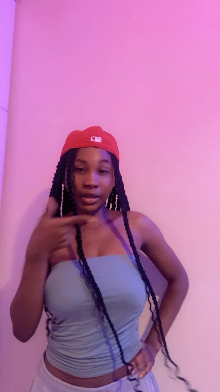Me self I fine I know 😩🤤… Y’all go listen to this Master piece 😫… Boyloh The EP is out 💯… Make your videos and tag me😉…
Rara challenge is still active and winner will be announce tomorrow morning 💯
#boyloh #