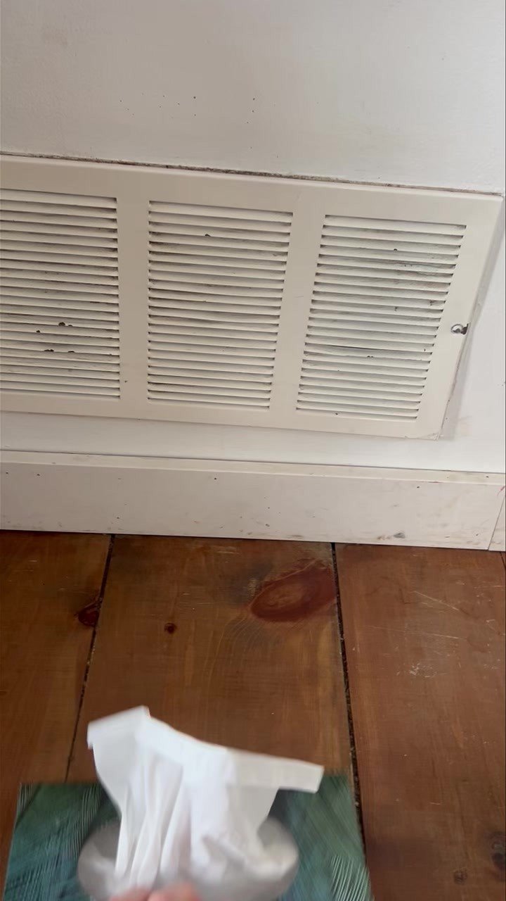 Does this vent even work?? 😩
No air seems to be coming out!!
Here’s a trick to test if your vent is working.
On your thermostat turn your fan to on OR wait until you hear your furnace come on.
Take a Kleenex and hold it up next to the