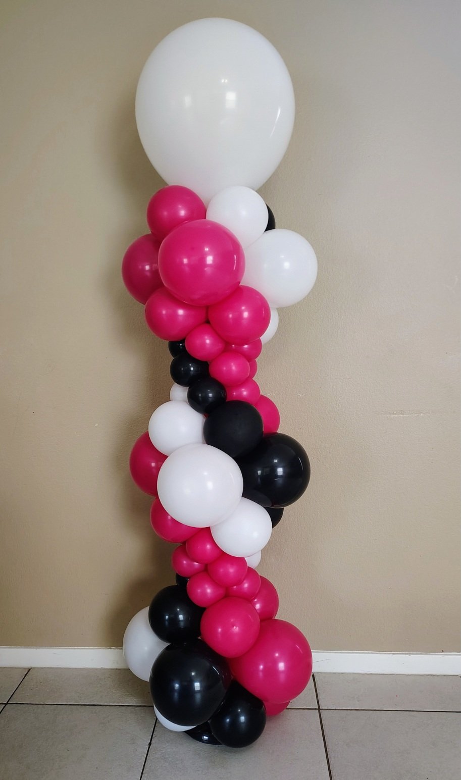 Custom spiral balloon column