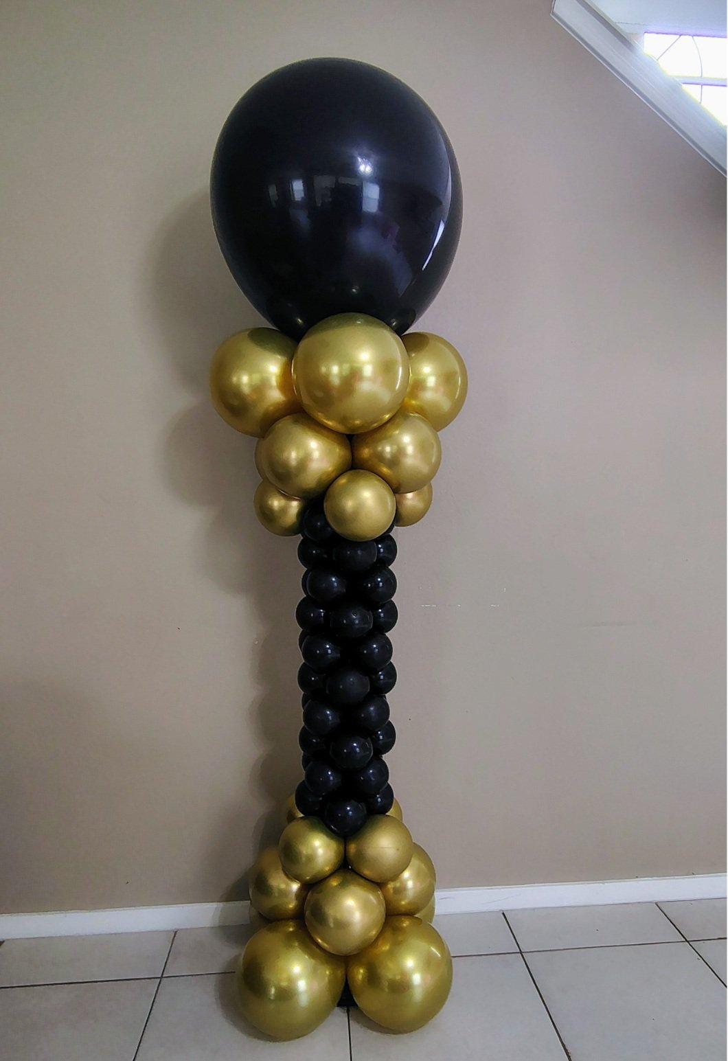 Roman style balloon column