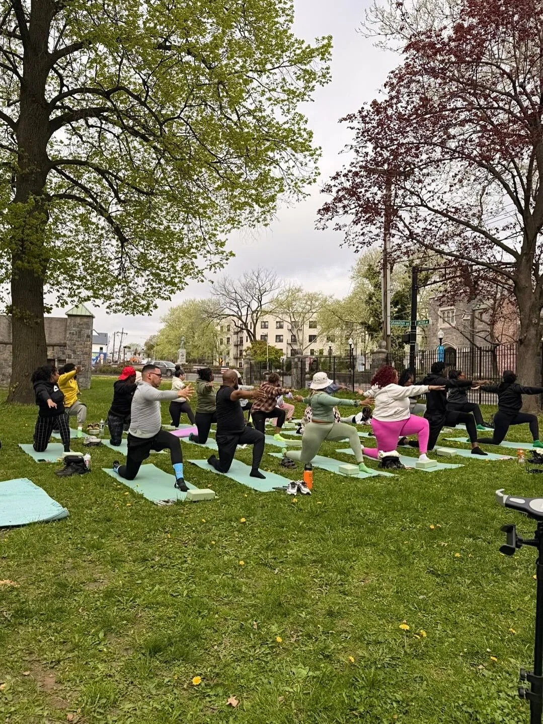 BTS from this past Saturday&rsquo;s yoga event. 🧘🏾&zwj;♀️
Such a beautiful turnout. ☀️ Nothing like being in community.✨ It was so special seeing familiar faces and welcoming new ones into the space. I also want to say a special thank you to our in