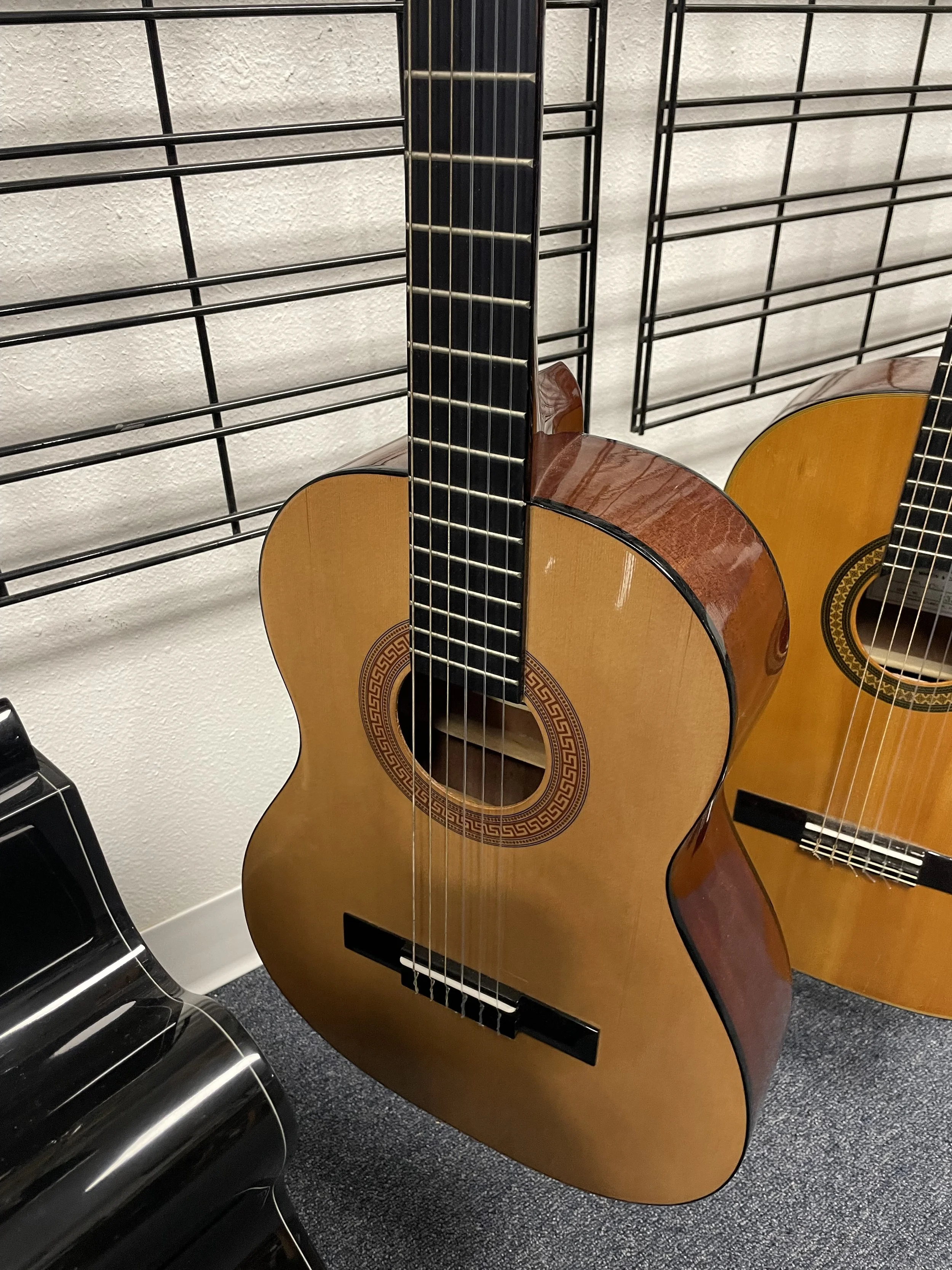 $80   Hohner Classical Guitar HC03 3/4 Size, Includes Chipboard Case