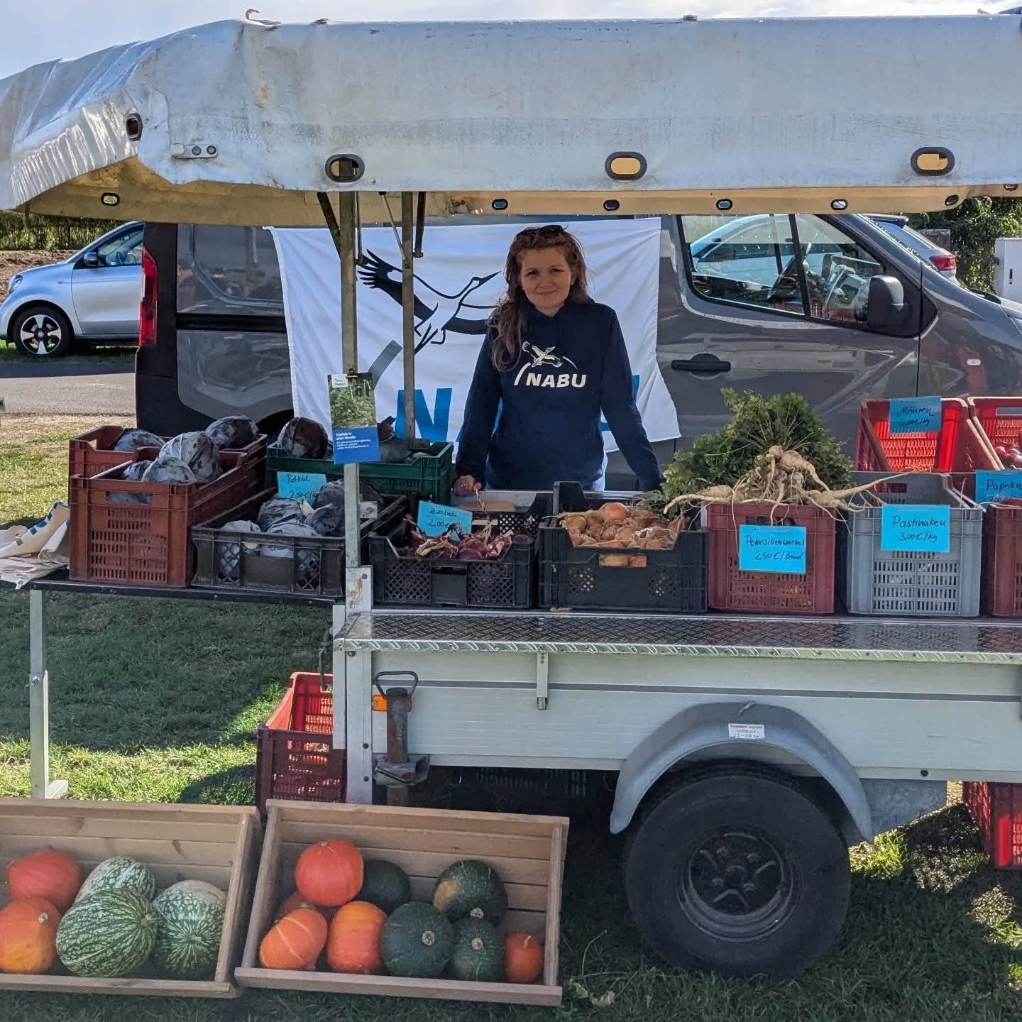 Herbstfest in Stechow 🍂

Am Samstag waren wir mit unserem Gem&uuml;se auf dem Herbstfest in Stechow. Herzlichen Dank an die @kreaktiv_landfrauen aus Stechow, dass wir Teil dieses sch&ouml;nen nachmittags sein konnten 🫶🏼

➡️ Du m&ouml;chtest auch n