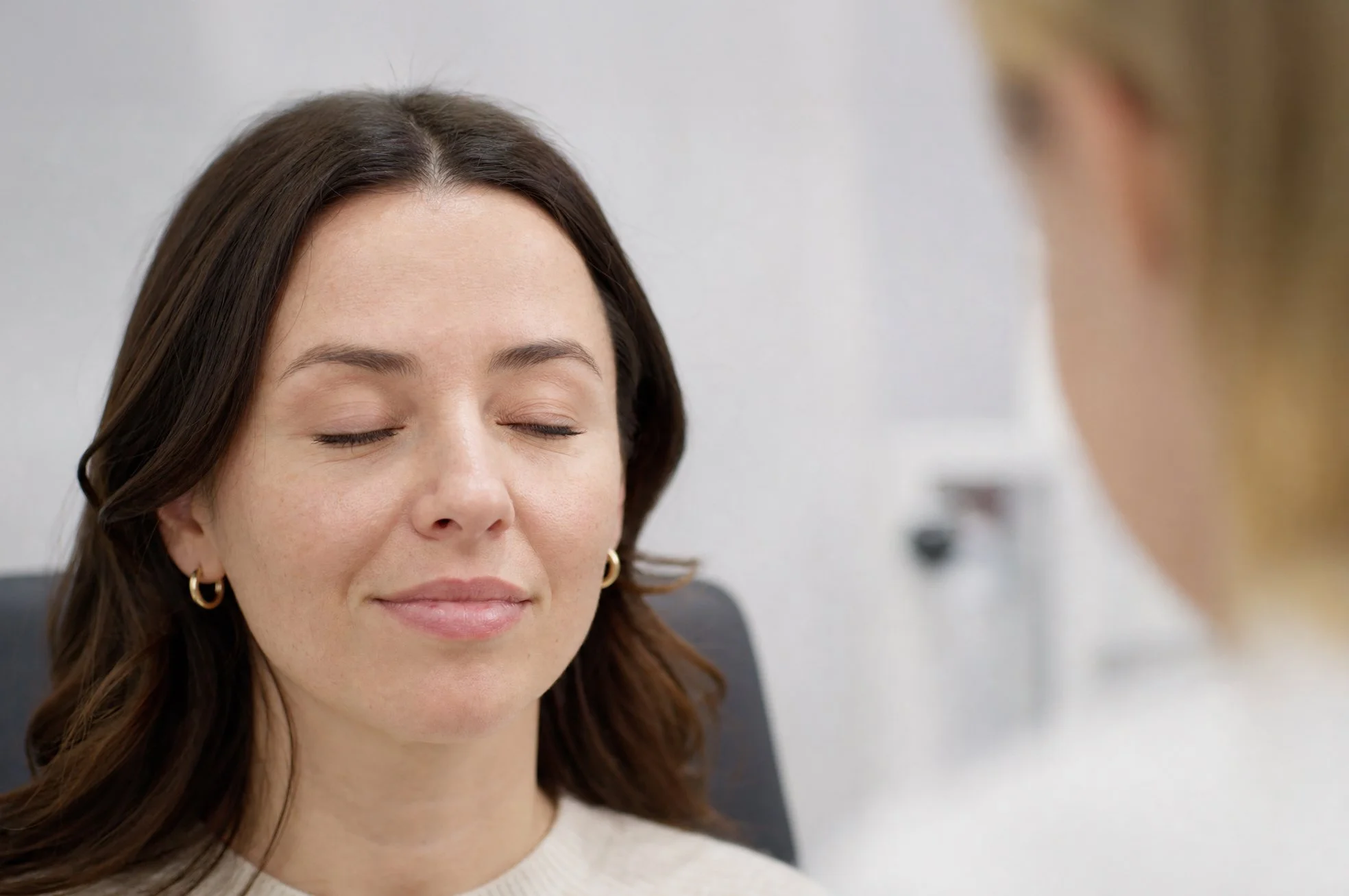 Patient demonstrating blink dynamics and eyelid function during a dry eye evaluation at Intown Dry Eye Care in Decatur, GA.