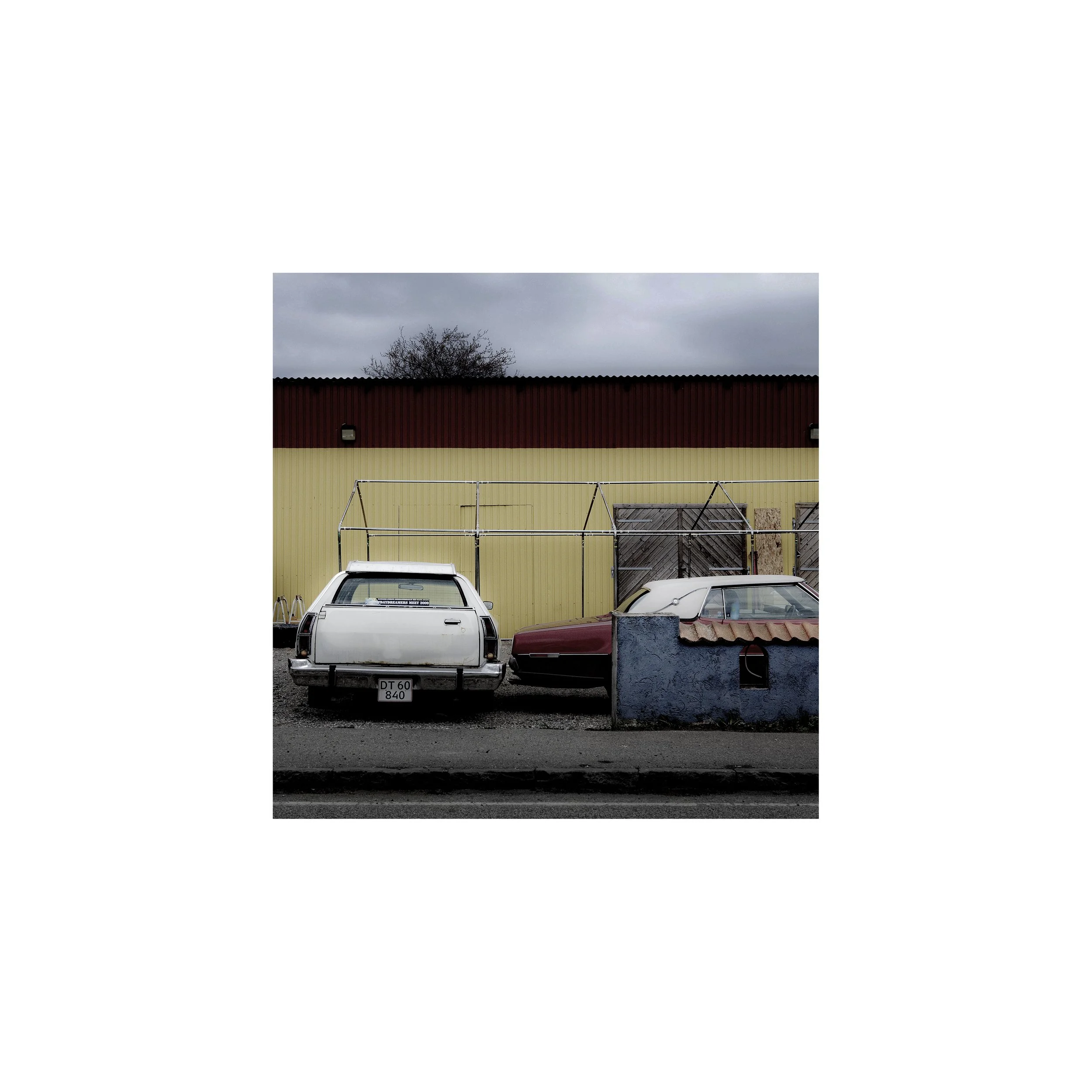 I13x13_MG_5587_1 lonely car.jpg
