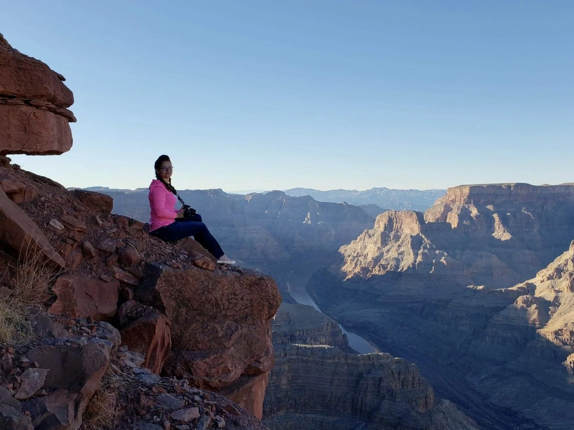 Amanda with her Canon camera overlooking the Grand Canyon.