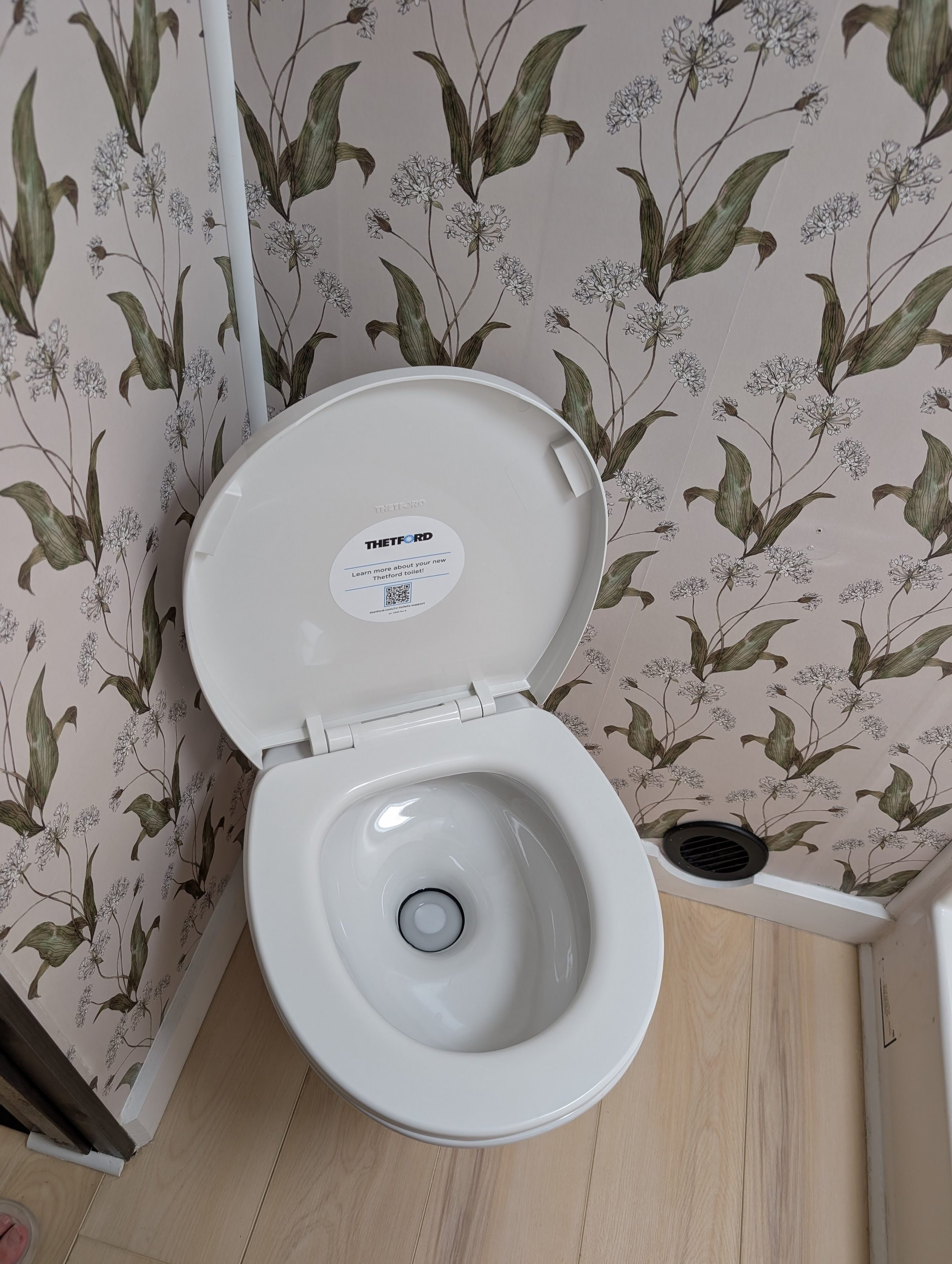 Front bath (brand new toilet!)