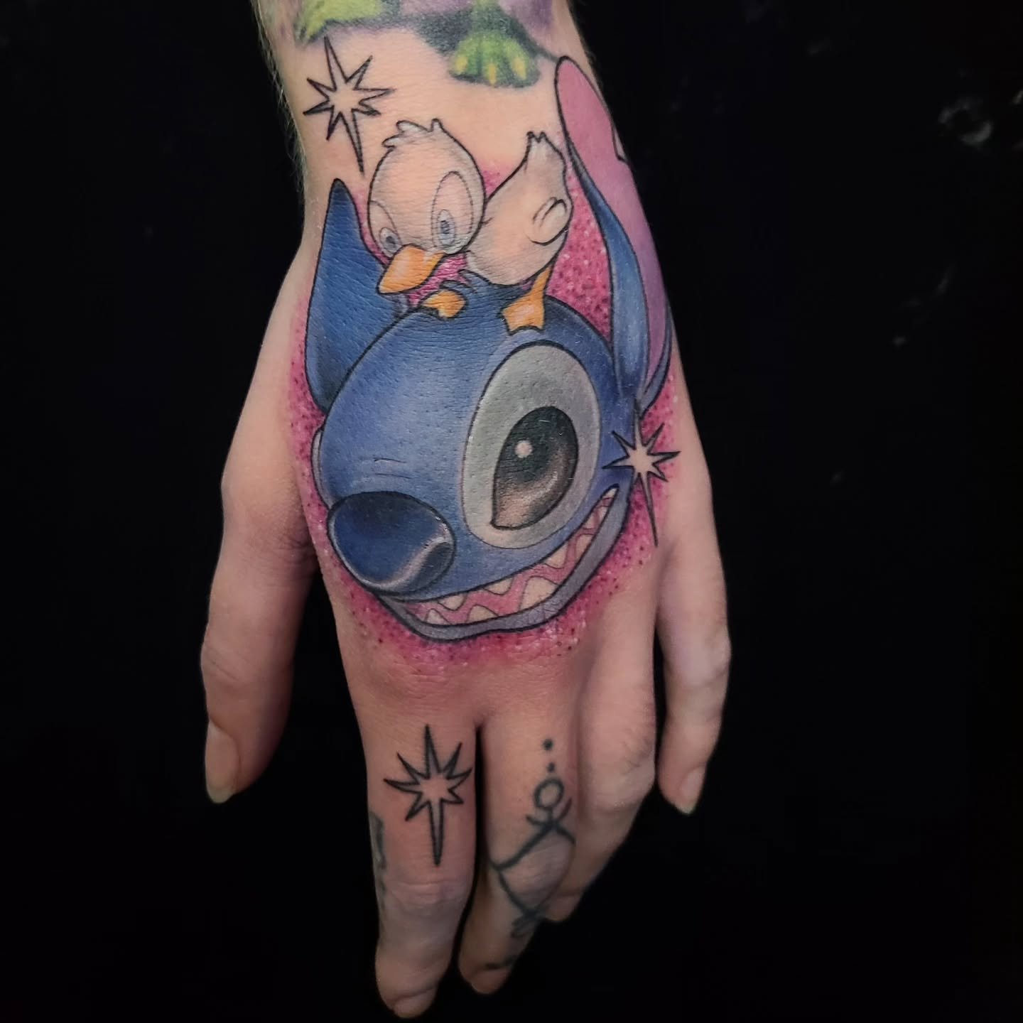Tattoo #626 

I haven't actually counted my tattoos, but I'm sure it's about that 😆 my hand model, @kayztats is amazing for letting me do something so cute!! It's definitely a top 20 because how cute is the duck!? 

This tattoo took about 3 hours. 
