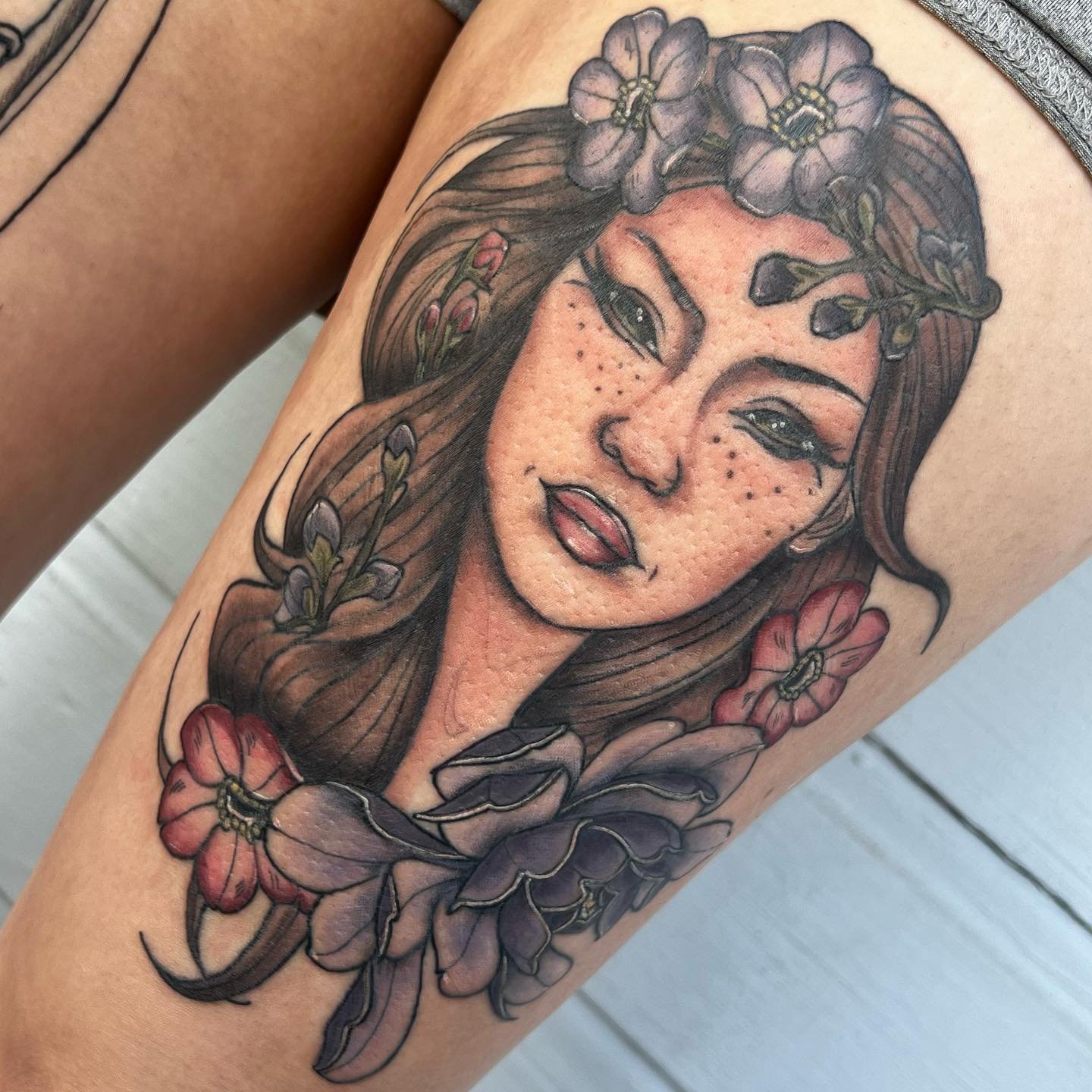 Finished up this Gaia inspired lady face today for Ashley 🥰 swipe to see some different angles because I struggled hard to get a picture. (Lines are healed, color is fresh) Now booking for July, I would love to do more custom ladies soon. Dm to book