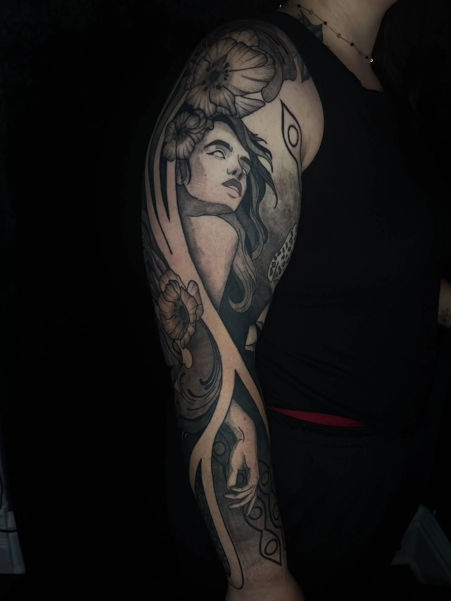 all I can say is WOW. Two full days back to back to get here, how badass! 

Sidona came to me with a sleeve idea and I was already in love with it especially because of how much creative freedom I was getting! Once it came to life, I&rsquo;m even mor