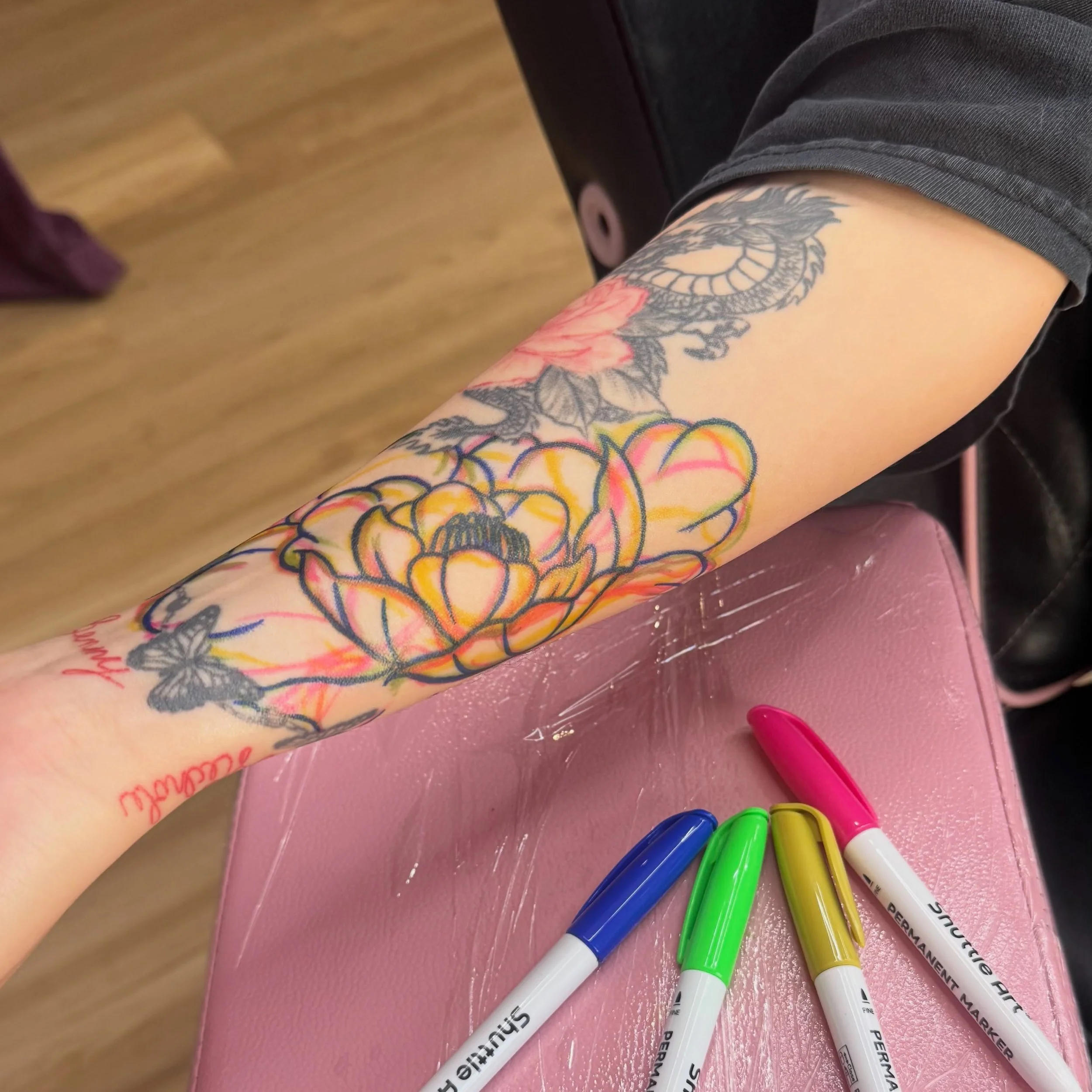 always fun when you get to do a freehand 🤞 

Booking for July
Thanks for looking 🫶
Likes and Shares are appreciated 🖤

#tattoos #freehandtattoo #femaletattooartist #lovelandtattoo #coloradotattooartist