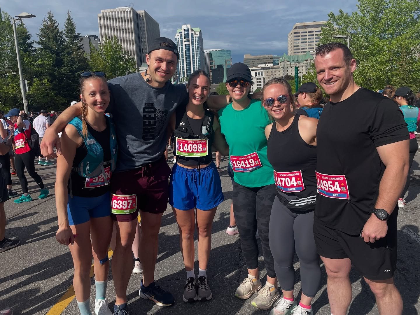 4 months of training, 21.1km of proof! These guys absolutely crushed it🏃🏻‍♀️‍➡️
#ottawaraceweekend #halfmarathon #alotofrunningforabanana #proud #mentaltoughness #crossfitcreedrepresent