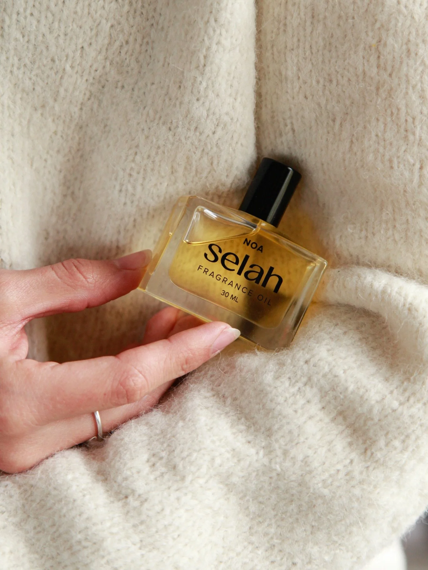 Moments from our winter lifestyle shoot for @selahfragrance 🕊️