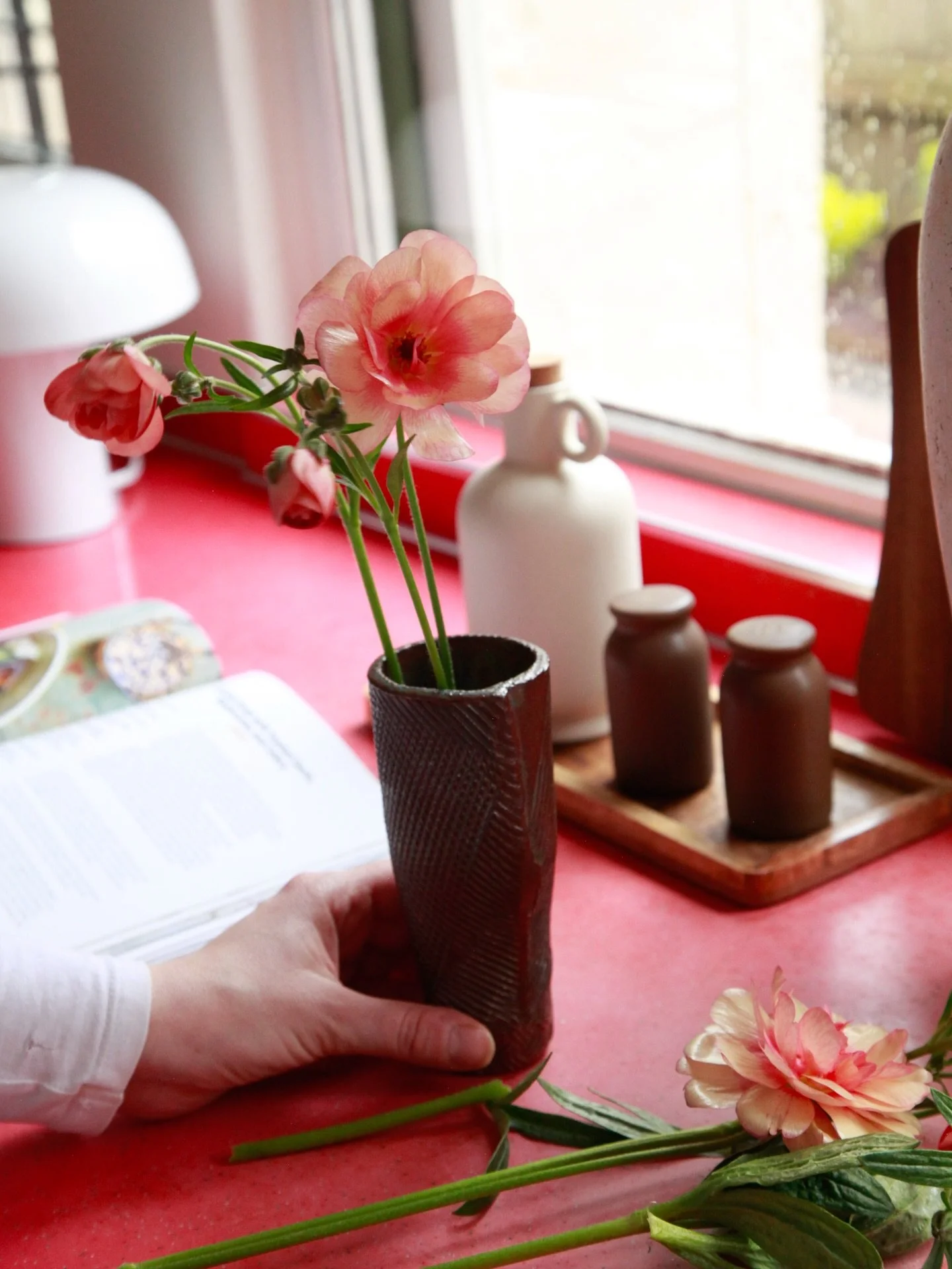 Feeling lucky lucky that I got to shoot the house that&rsquo;s been all over everyone&rsquo;s FYPs. Gorgeous styling from the @jicastaging team as always. 🌀

#studiowho