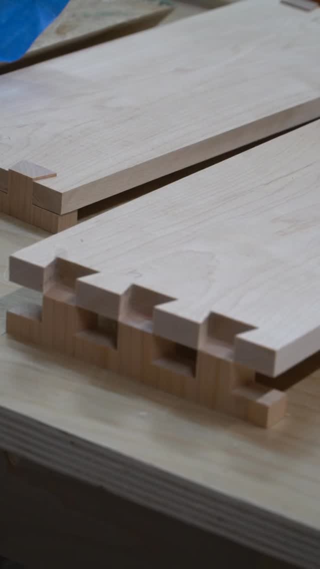 Time to glue up these dove tails with @titebondproducts
#woodworking #carpentry #customwoodwork #woodworker #finishcarpentry #woodwork #carpentrylife #customfurniture #woodworkinglife #craftsmanship #woodshop #cabinetmaker #cabinetry #madeofwood #j