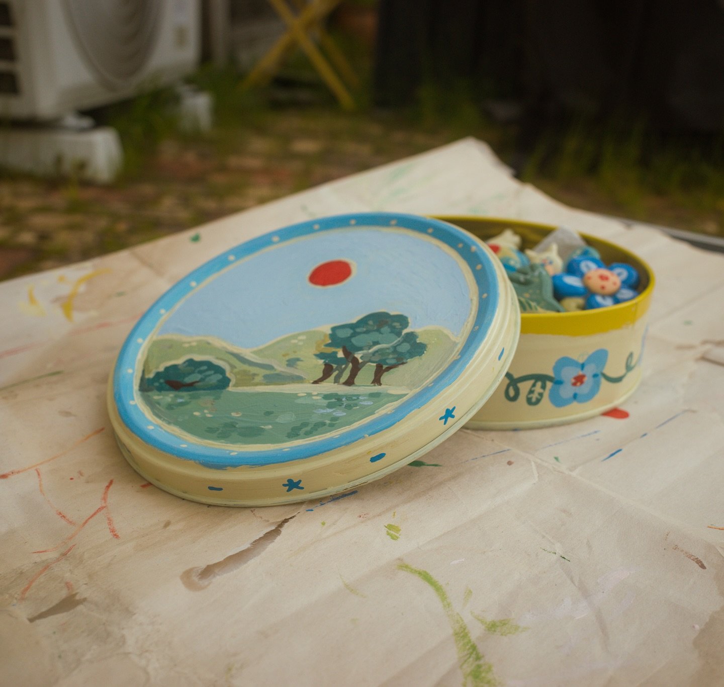 having lots of fun painting little objects and tins at the moment. here&rsquo;s a repurposed easter cookie tin!