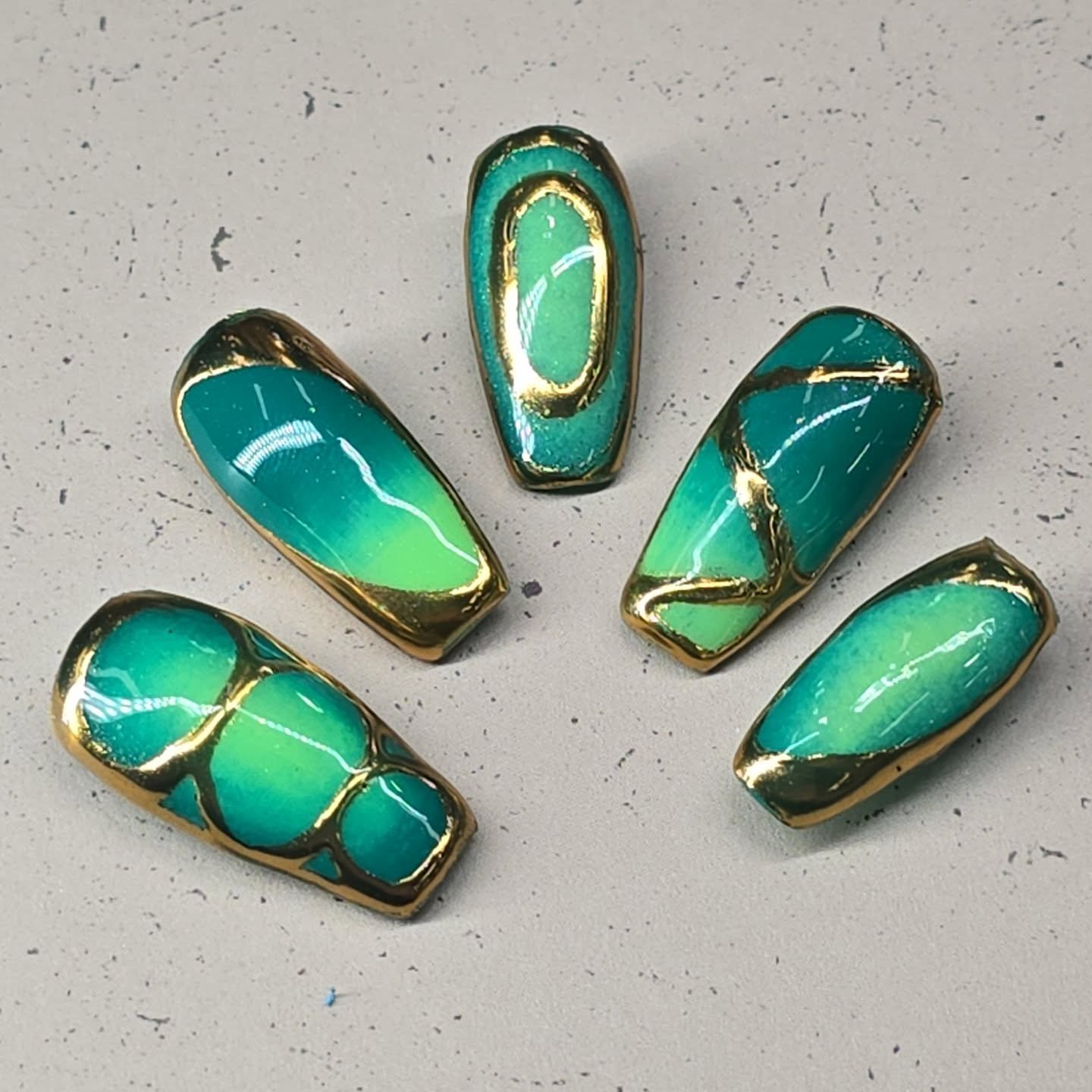 Practice makes better!
#nail #nails #nailsnailsnails #nailart #naildesign #nailaddict #naildesigns #naillove #nailjunkie #art #artist #nailtech #nailtechnician #chrome #ombre #nailtechlife #lovenails #practicemakesbetter #cutandpolished #auranails