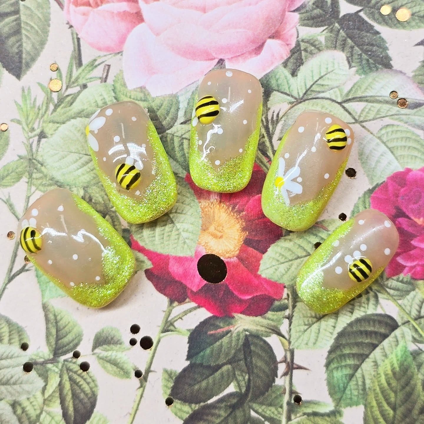 A cute 3D bee set for you. Just adorable.
#nail #nails #nailsnailsnails #nailart #naildesign #nailaddict #naildesigns #naillove #nailjunkie #art #artist #nailtech #nailtechnician #nailtechlife #lovenails #practicemakesbetter #cutandpolished #bee #be