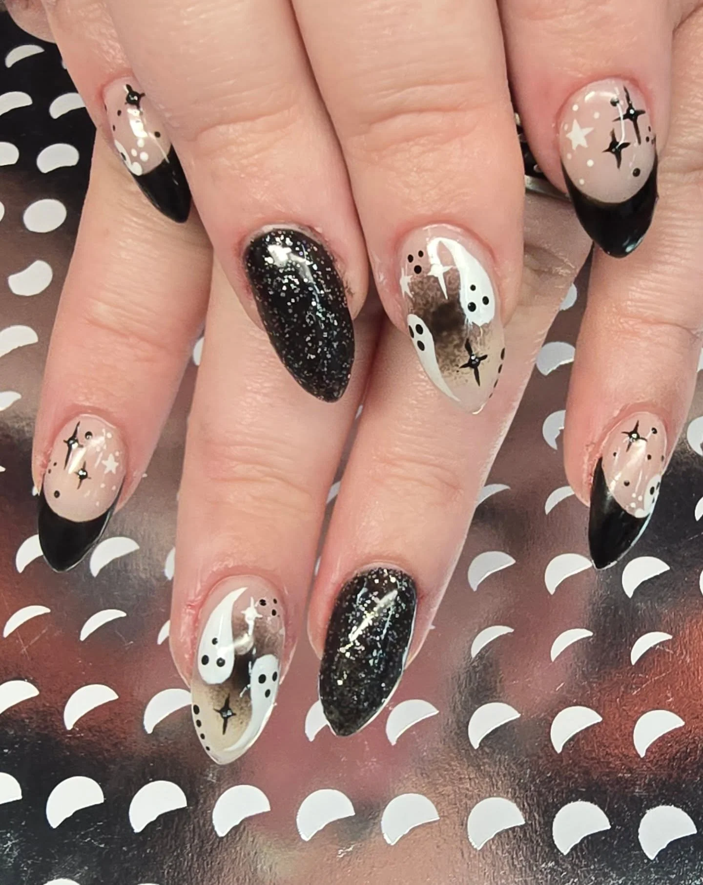 These are my favorite 😍 
Hard Gel sharp almonds 
Space is filling up, schedule at sasconails.com 

#nail #nails #nailsnailsnails #nailart #naildesign #nailaddict #naildesigns #naillove #nailjunkie #art #artist #nailtech #nailtechnician #nailtechlife