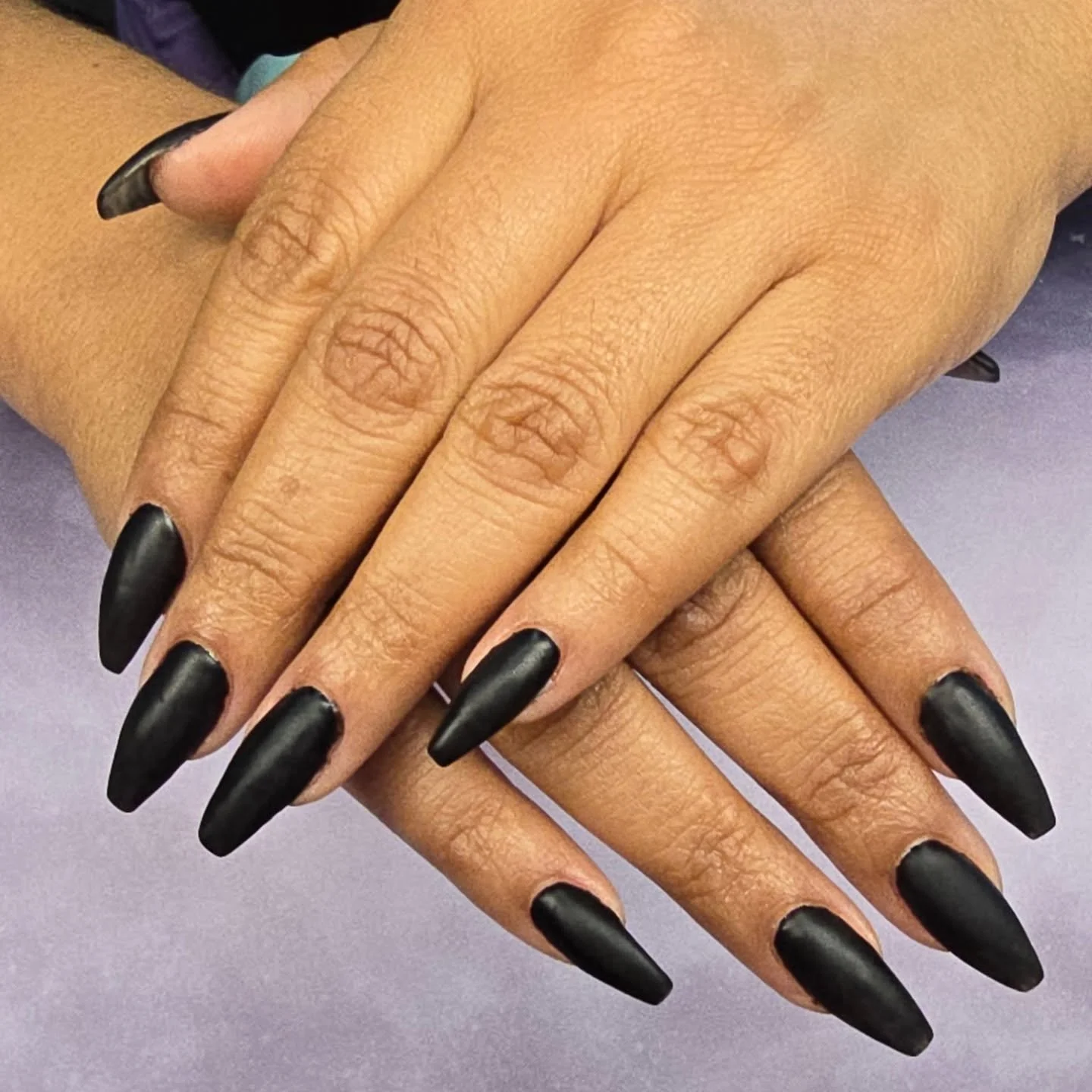 This song definitely suits my client, especially with these slim coffins just gorgeous 😍 
Space is filling up, schedule at sasconails.com 

#nail #nails #nailsnailsnails #nailart #naildesign #nailaddict #naildesigns #naillove #nailjunkie #art #artis
