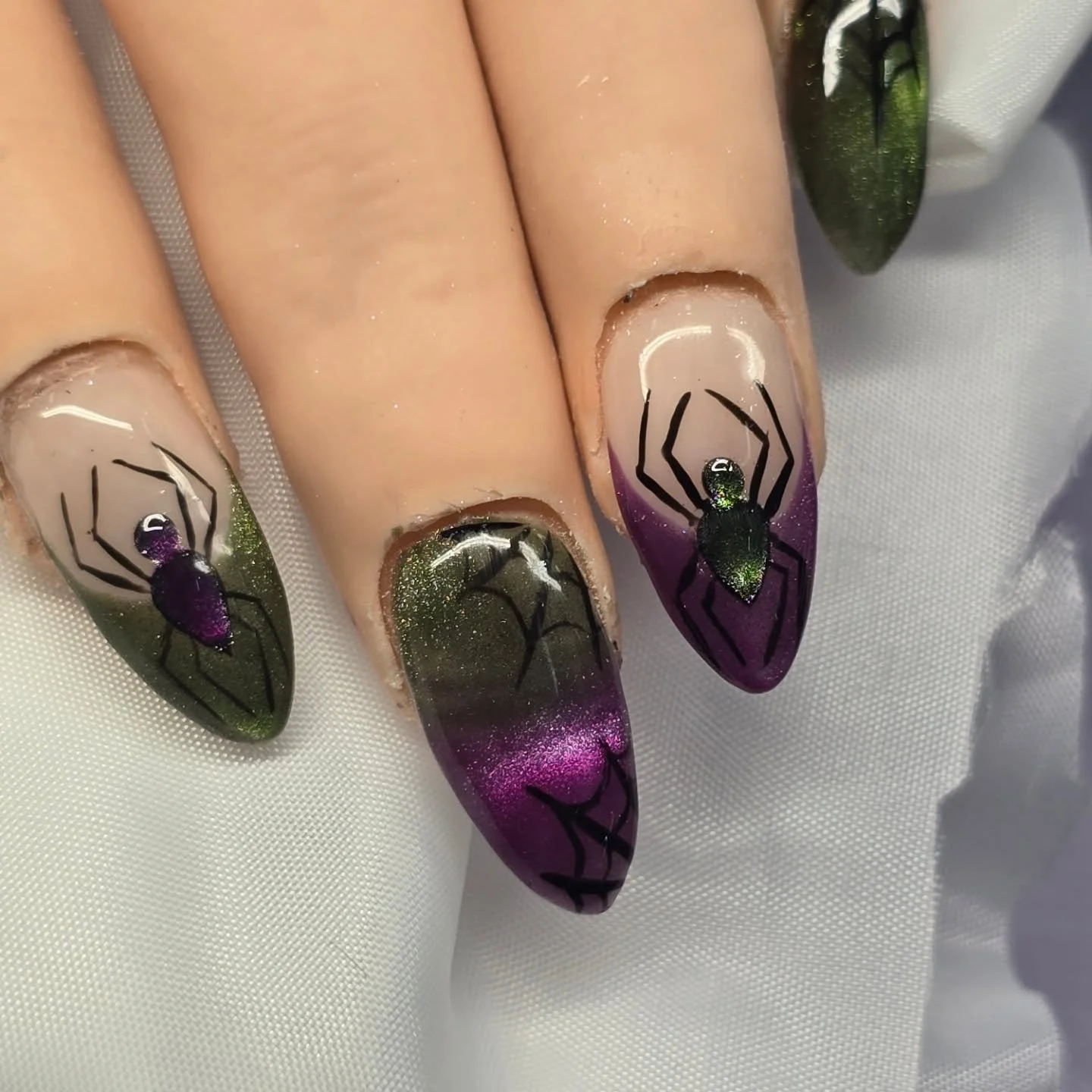 Cateye for the win! These cat Eye spider nails are gorgeous 😍 
Space is filling up, schedule at sasconails.com 

#nail #nails #nailsnailsnails #nailart #naildesign #nailaddict #naildesigns #naillove #nailjunkie #art #artist #nailtech #nailtechnician