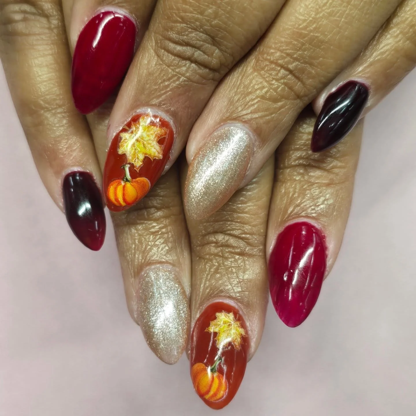 Just adorable! ❤️ 
Space is filling up, schedule at sasconails.com

#nail #nails #nailsnailsnails #nailart #naildesign #nailaddict #naildesigns #naillove #nailjunkie #art #artist #nailtech #nailtechnician #nailtechlife #lovenails #practicemakesbetter