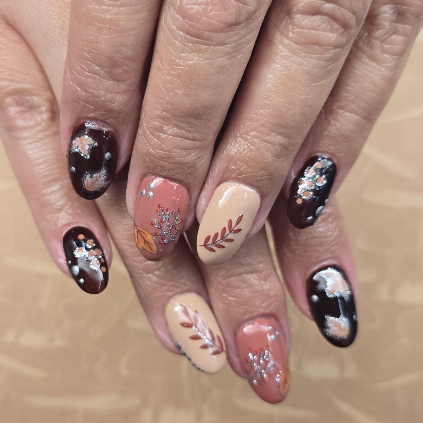 These round acrylic nails are beautiful! ❤️ 
Space is filling up, schedule at sasconails.com 

#nail #nails #nailsnailsnails #nailart #naildesign #nailaddict #naildesigns #naillove #nailjunkie #art #artist #nailtech #nailtechnician #nailtechlife #lov