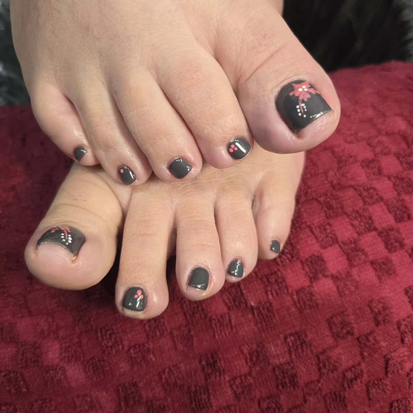 These were unexpectedly cute! Im so happy with how they came out 😍
Space is filling up, schedule at sasconails.com 

#nail #nails #nailsnailsnails #nailart #naildesign #nailaddict #naildesigns #naillove #nailjunkie #art #artist #nailtech #nailtechni