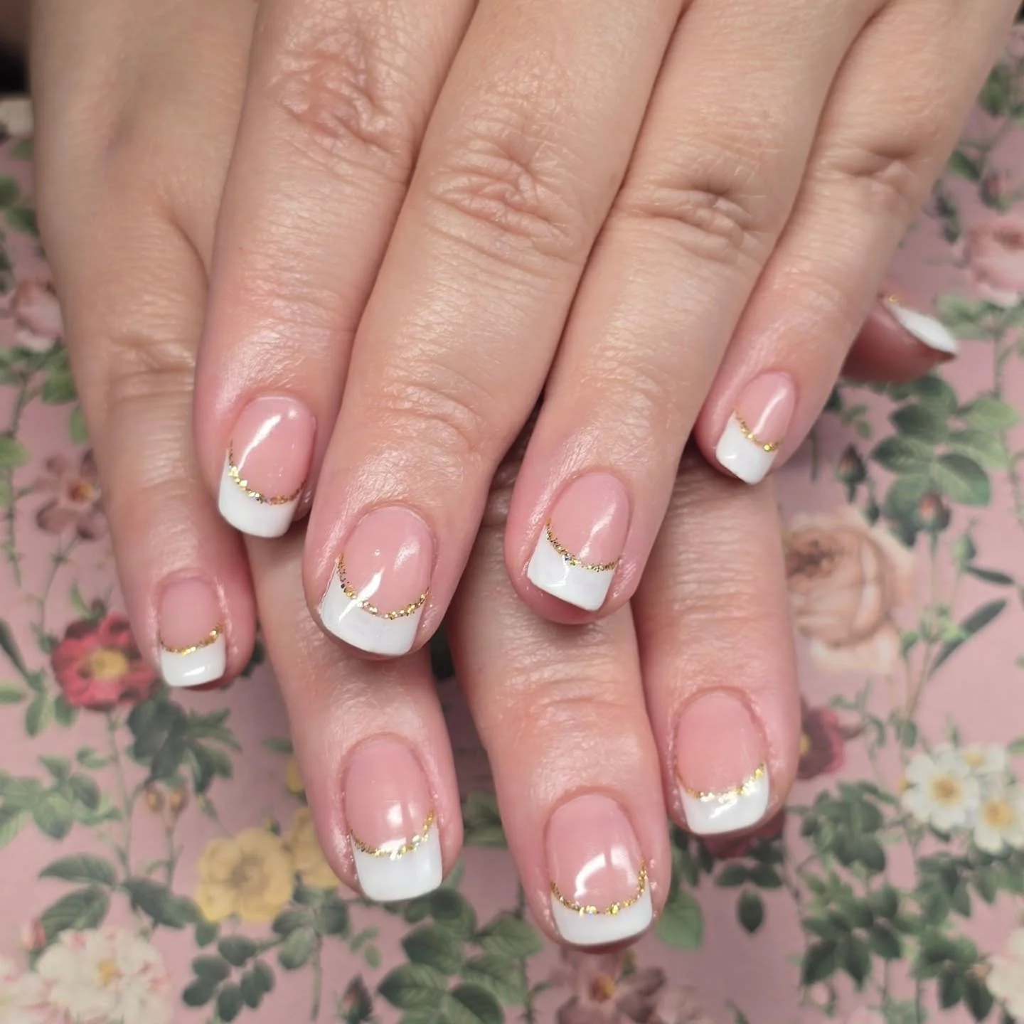 These frenchies were so fun and are so cute!
Space is filling up, schedule at sasconails.com 

#nail #nails #nailsnailsnails #nailart #naildesign #nailaddict #naildesigns #naillove #nailjunkie #art #artist #nailtech #nailtechnician #nailtechlife #lov