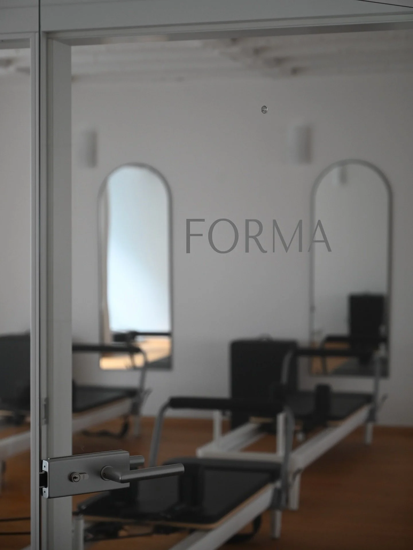 Some beautiful detail shots of our lovely studio taken by @capture.by.lu ✨🤍☁️

#formastudio #pilateslovers #pilatesclass #pilatesreformer #reformer #mannheim