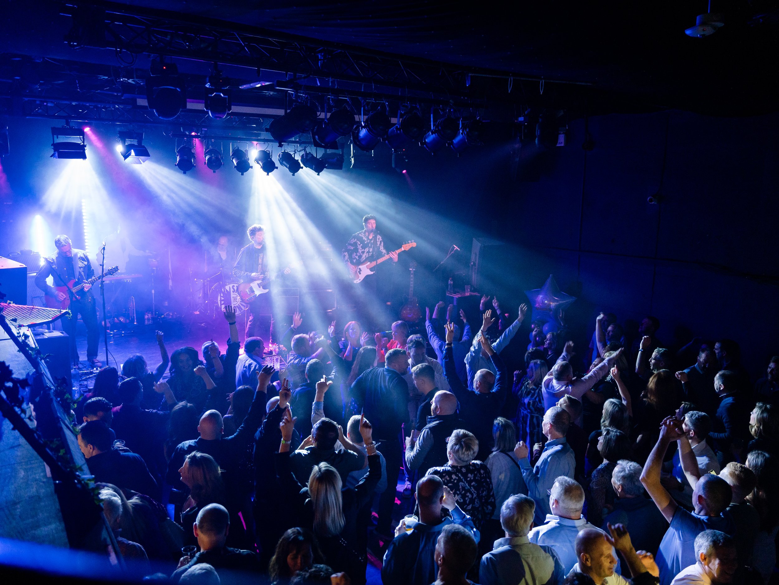Crowd-live-music-pub-photographer-Limerick-Ireland-night photography.jpg
