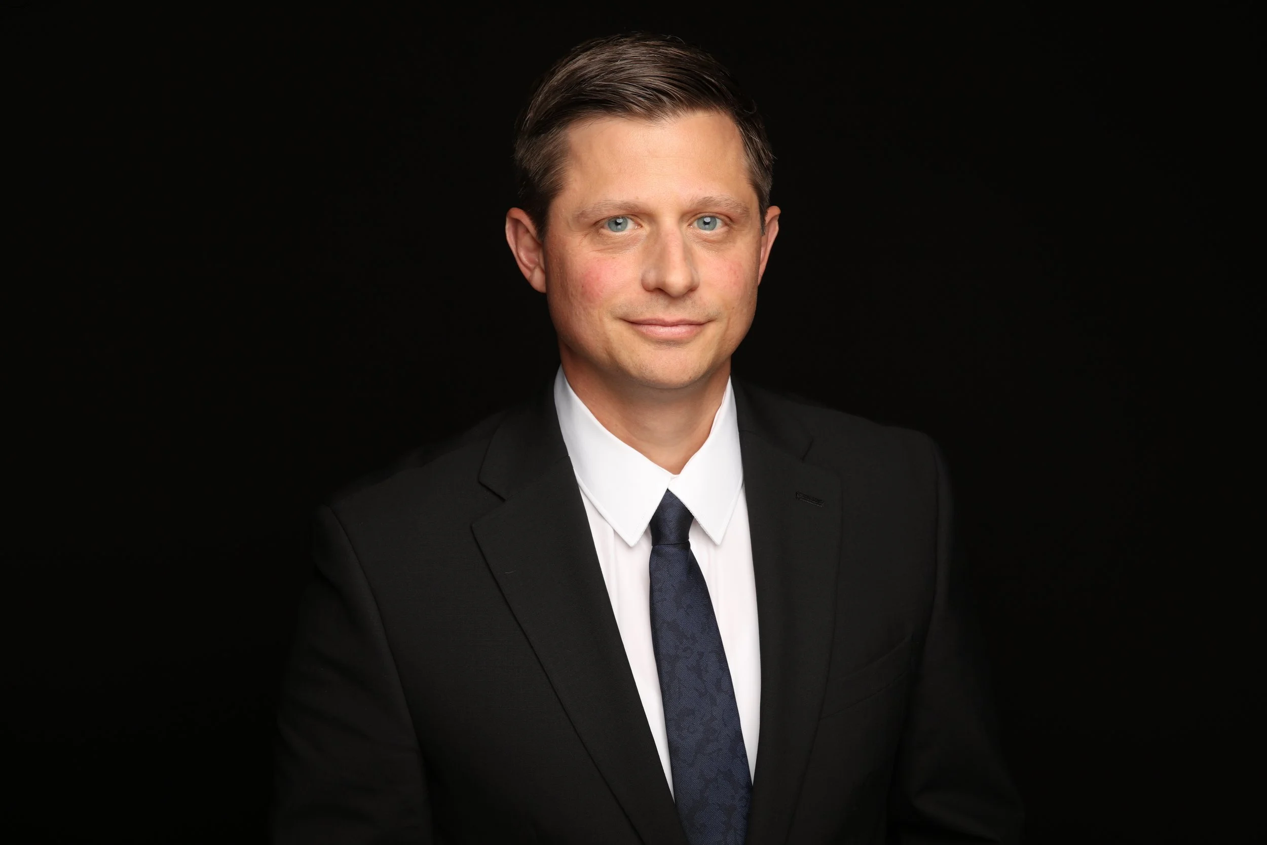 Luke Apicella headshot