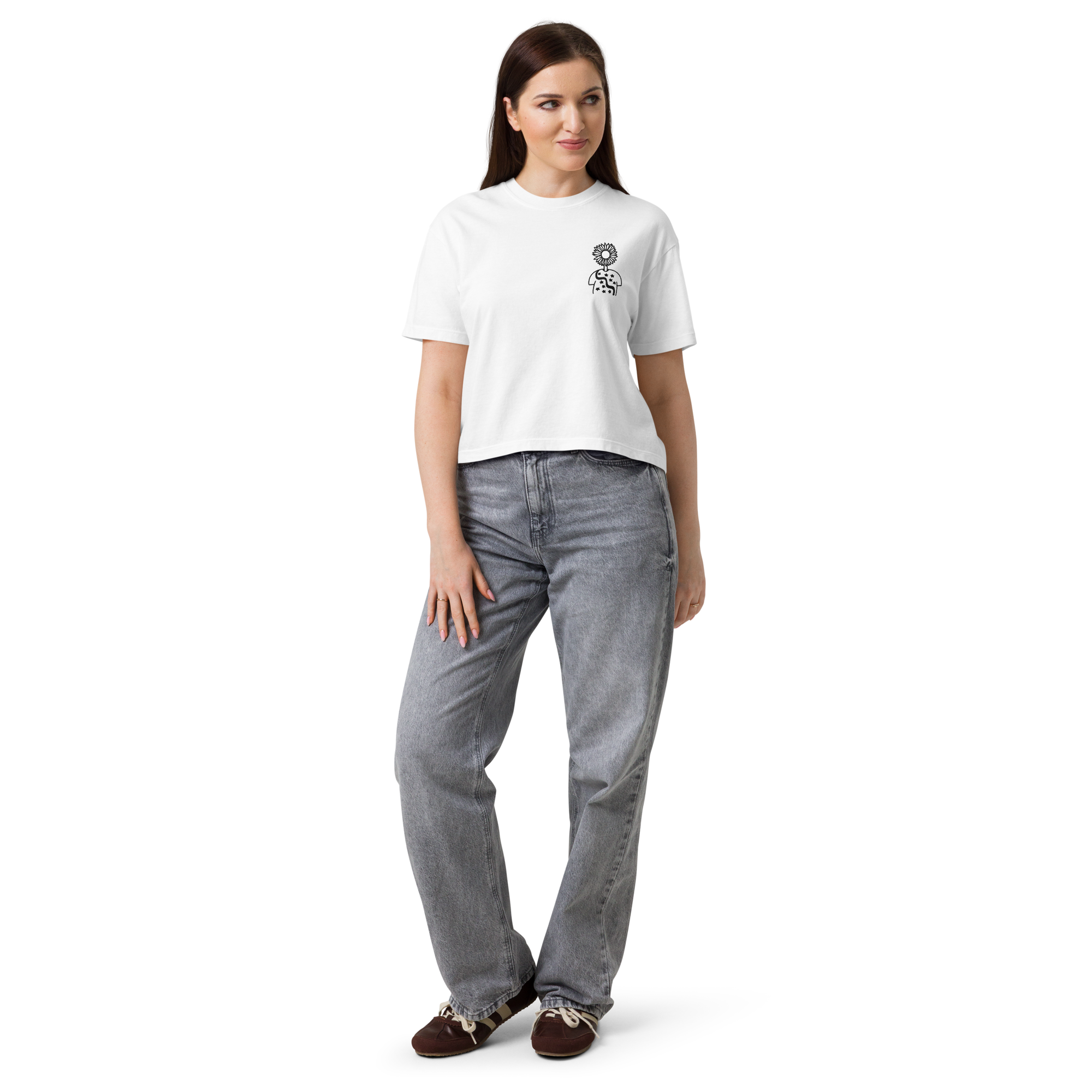Woman wearing a white heavyweight boxy t-shirt with the Autorretrato Anónimo sunflower design on the left chest, paired with grey jeans