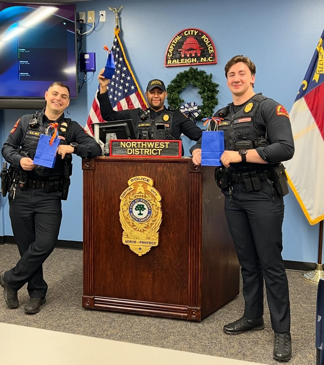 This week, our team is delivering Thanksgiving gift bags to our officers and staff, made possible through the generosity of @winstonsgrille and the Raleigh Police Department Foundation.

A simple gift card can go a long way &hellip; a warm meal, a mo