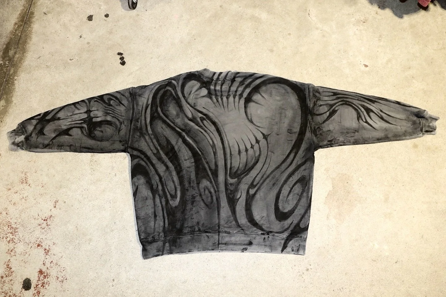 GHOST SWEATSHIRT 
Size - I can&rsquo;t remember 

Out soon when I get some more things ready ;) 

#1of1 #1of1clothing #paintedclothes #grungefashion #punkfashion #altfashion #oneofone