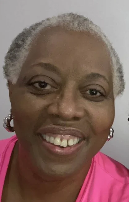 A happy 901fitlife member sharing a 5-star review of her fitness journey and personal training experience in Memphis.