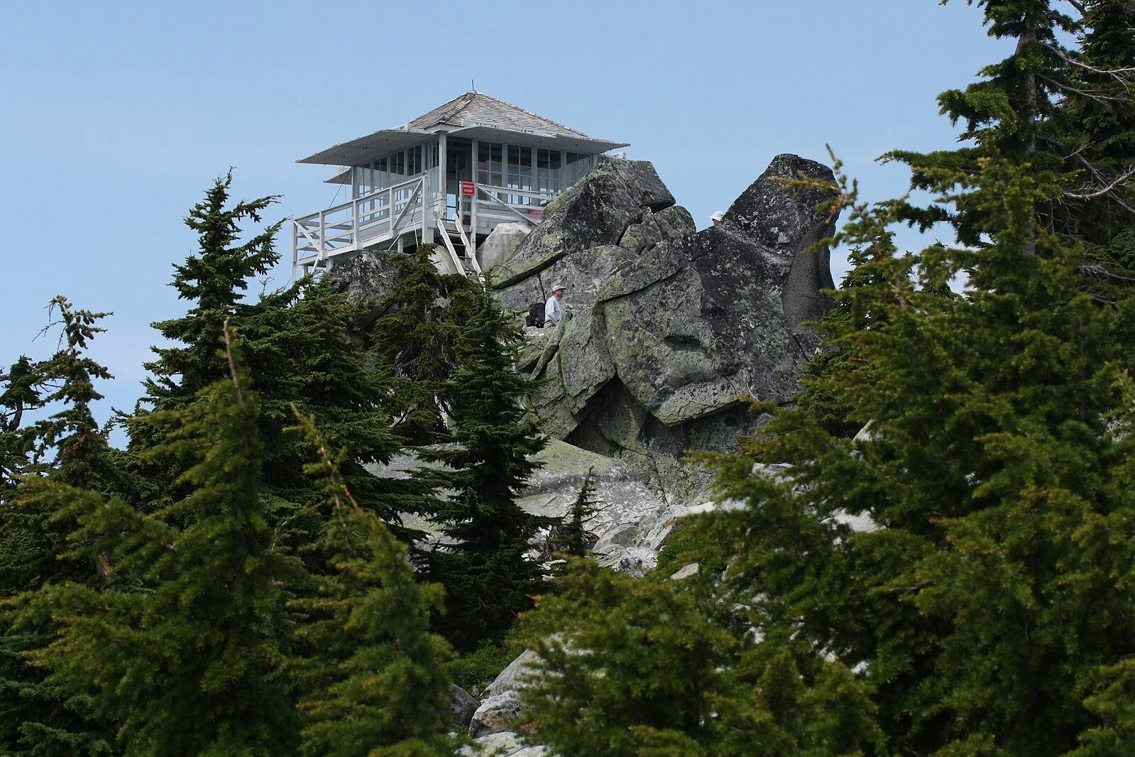 🏔️ Abandoned Fire Lookout on Mount Pilchuck (High vantage, low upkeep)

📍Cascade Range, Washington

📅 Built in 1918, abandoned in the 1960s
 📏 Sits at 5,300 ft&mdash;hike is ~3 miles each way
 🏚️ Remains open to weather and visitors

One of the 