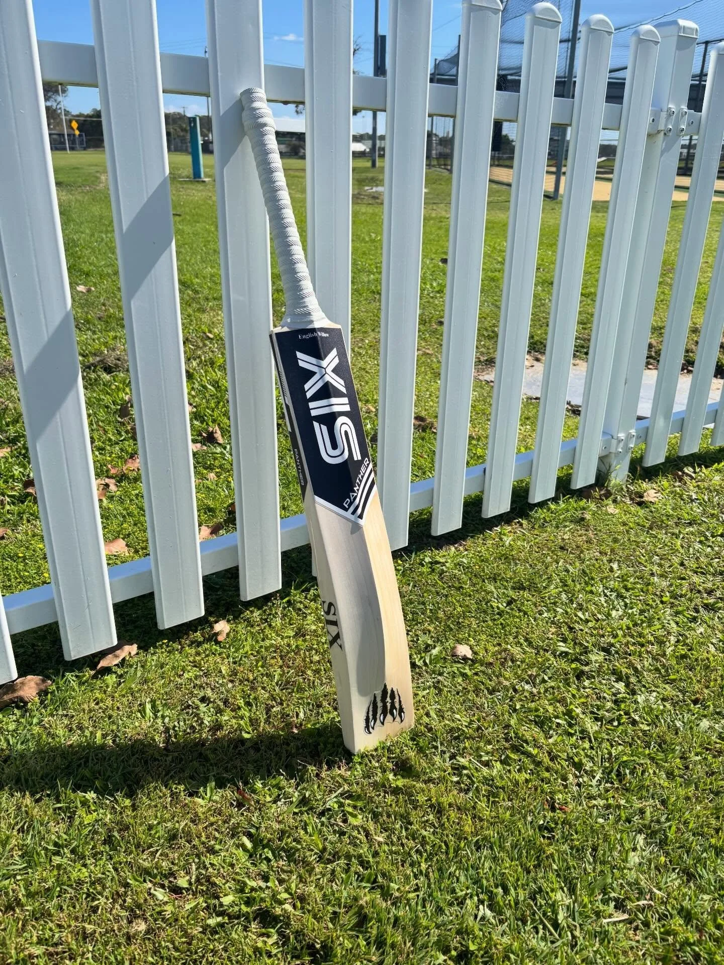 Cracking Harrow bats! #cricket #tweedcricket #goldcoastcricket #warehousecricket