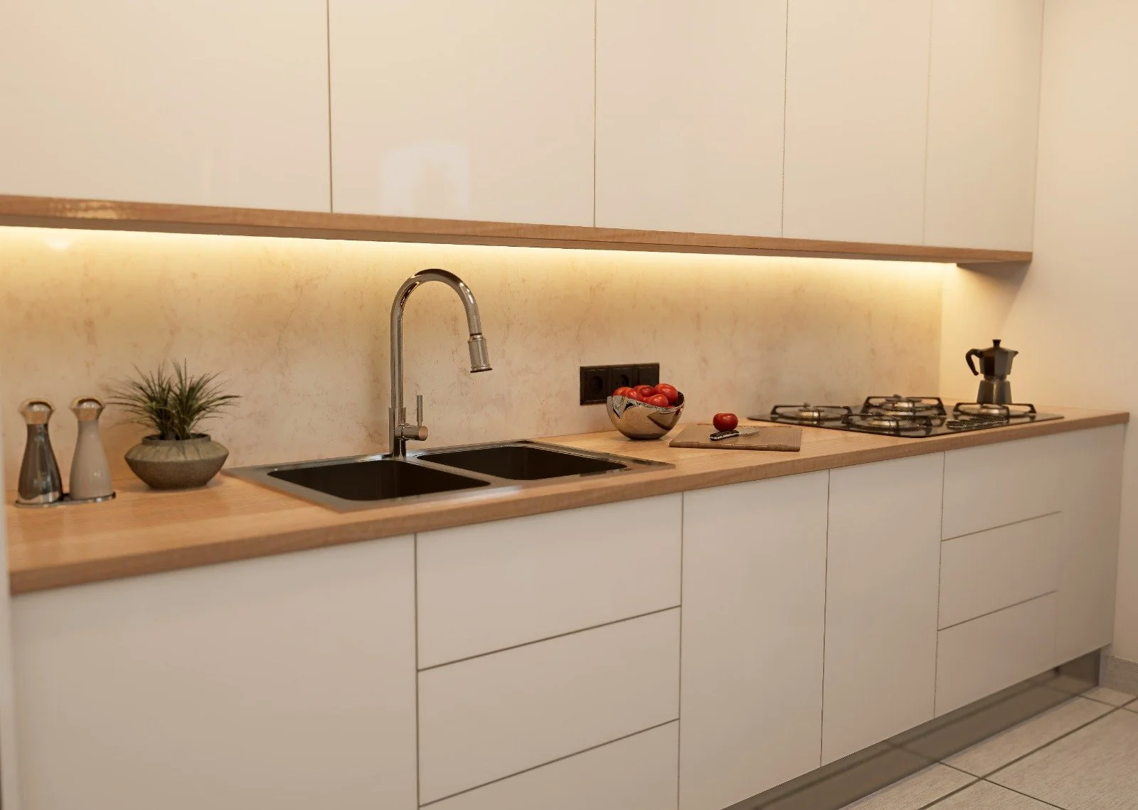 Cocina moderna con encimera de madera, fregadero doble de acero inoxidable, estufa de gas, tazón con tomates y planta decorativa.