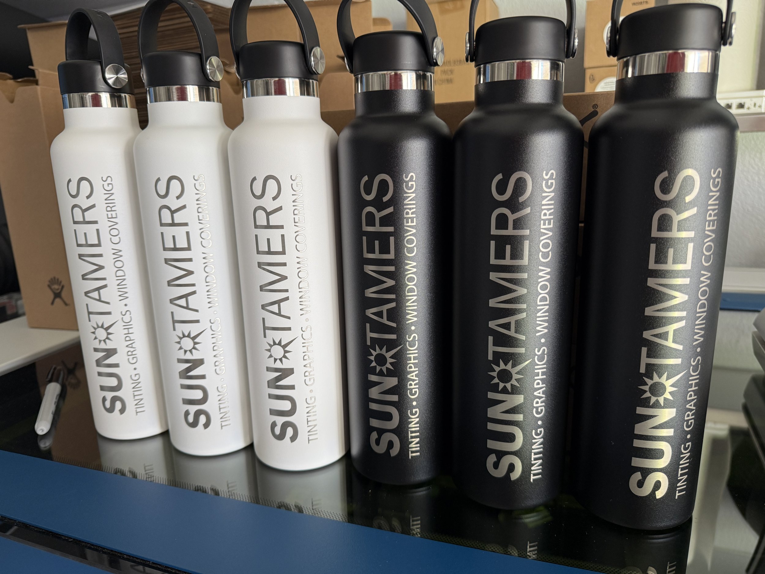 24oz Hydro Flask in White and Black