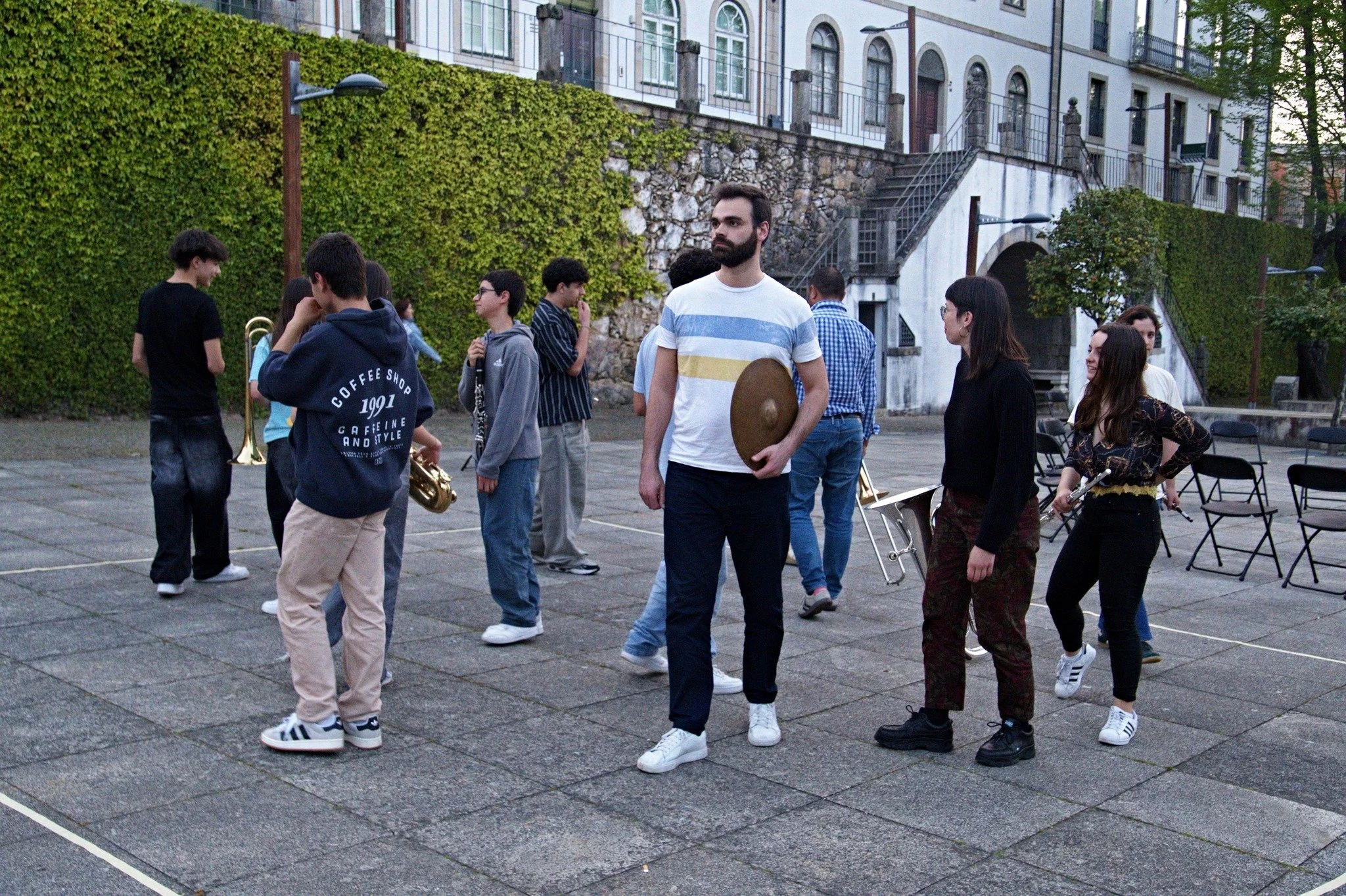 Apresentação do workshop "Pintar com Som" na Praça da Casa da Terra- 9/04/2025