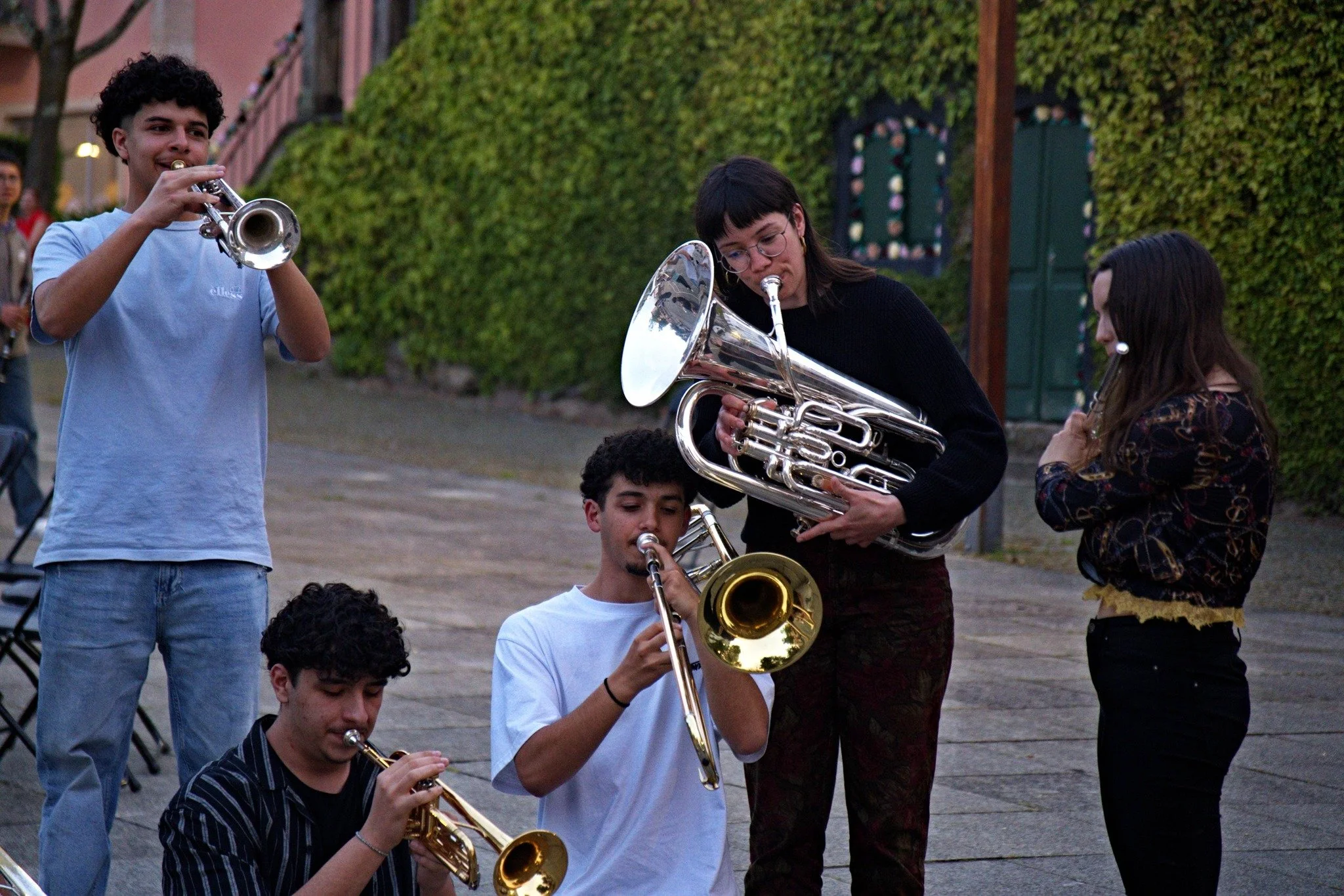 Apresentação do workshop "Pintar com Som" na Praça da Casa da Terra- 9/04/2025